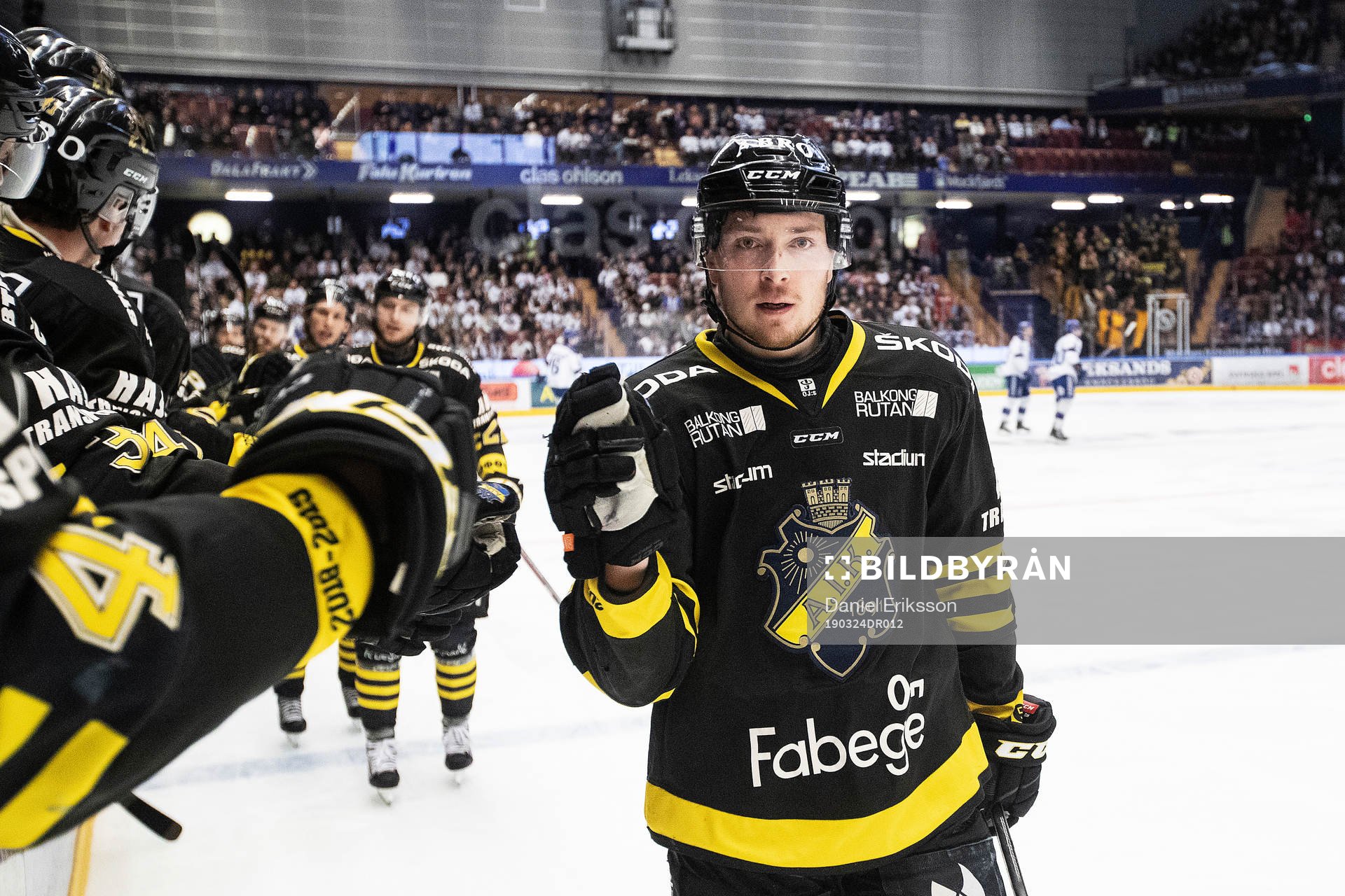 s Jesper Frödén jublar