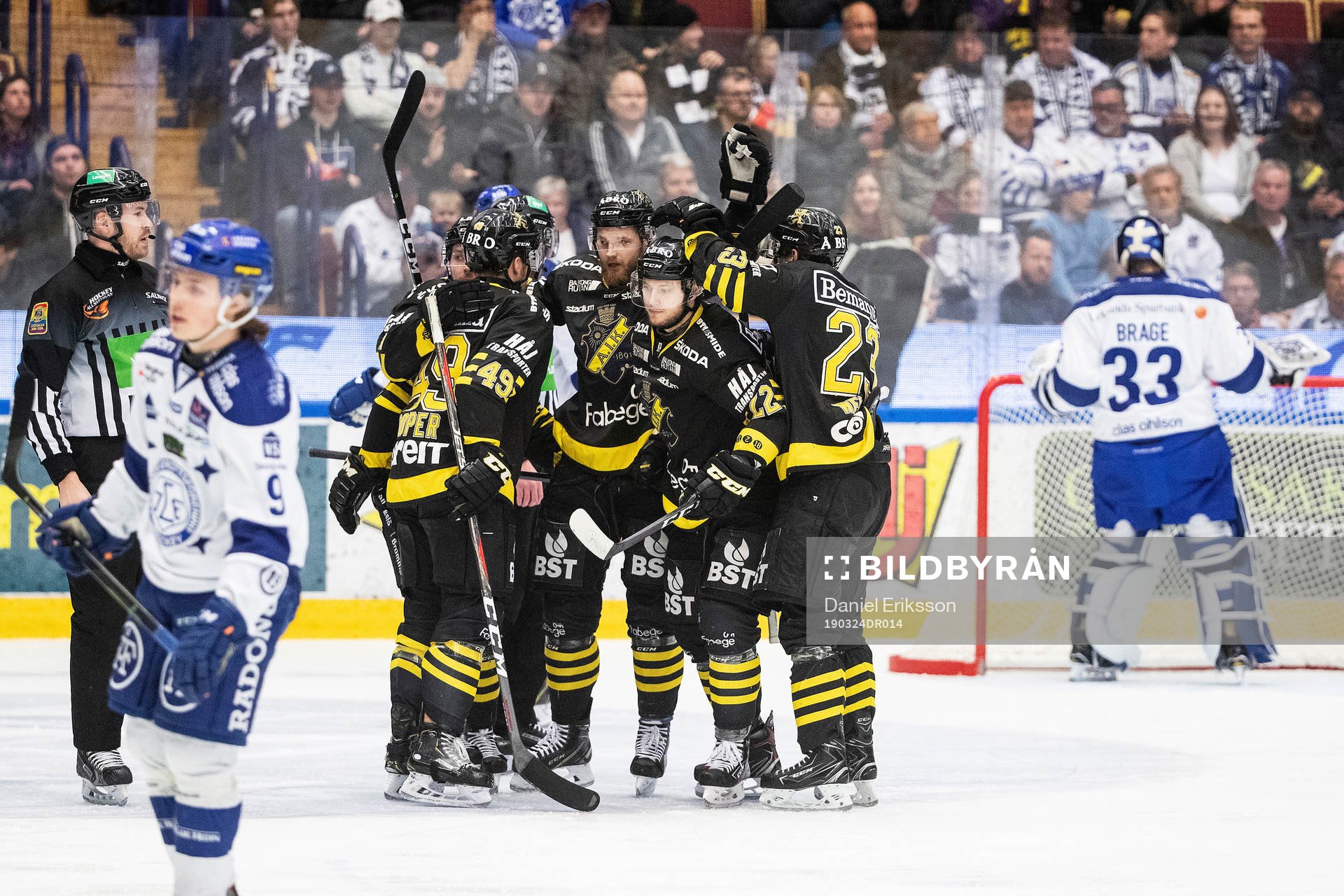 s Andreas Hjelm, Fredric Weigel och Justin Crandall jublar