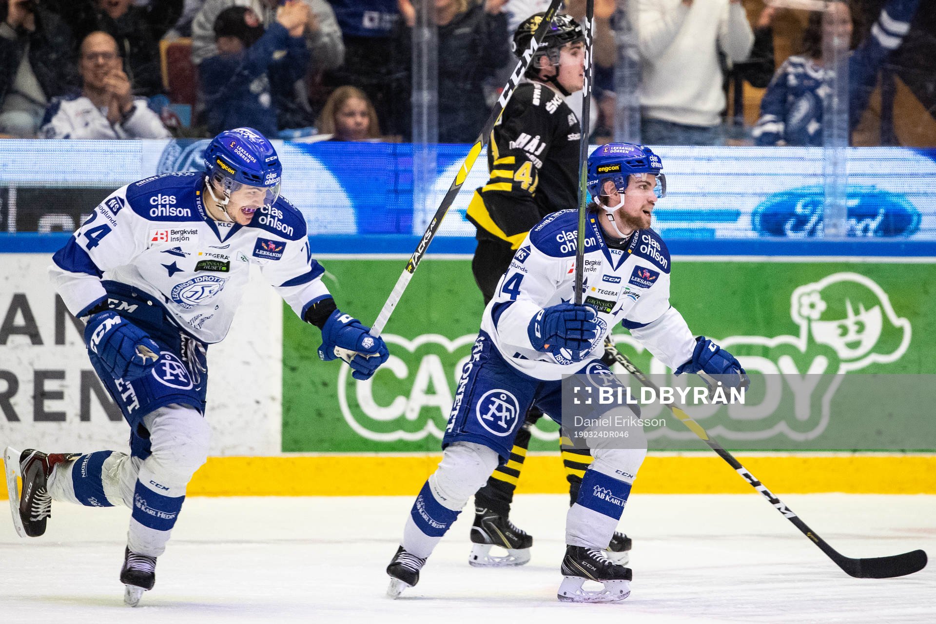 Leksands Thomas Valkvæ Olsen  och Oskar Lang jublar
