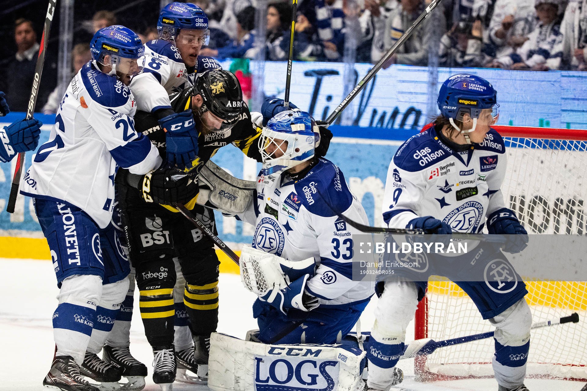 s Christian Sandberg framför Leksands målvakt Axel Brage