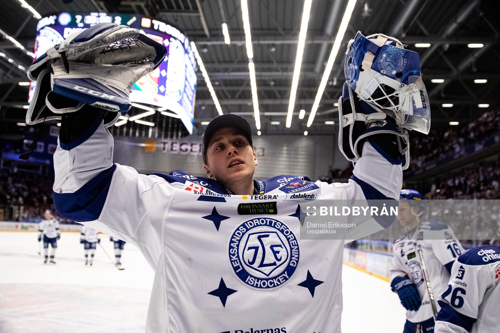 Leksands målvakt Jonas Arntzen jublar