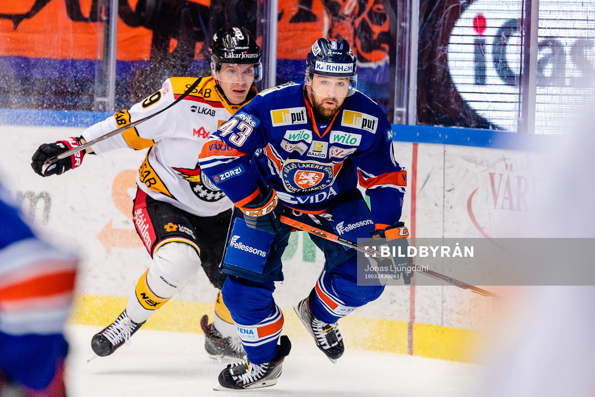 Växjös Nichlas Hardt jagas av Luleås Joonas Jalvanti