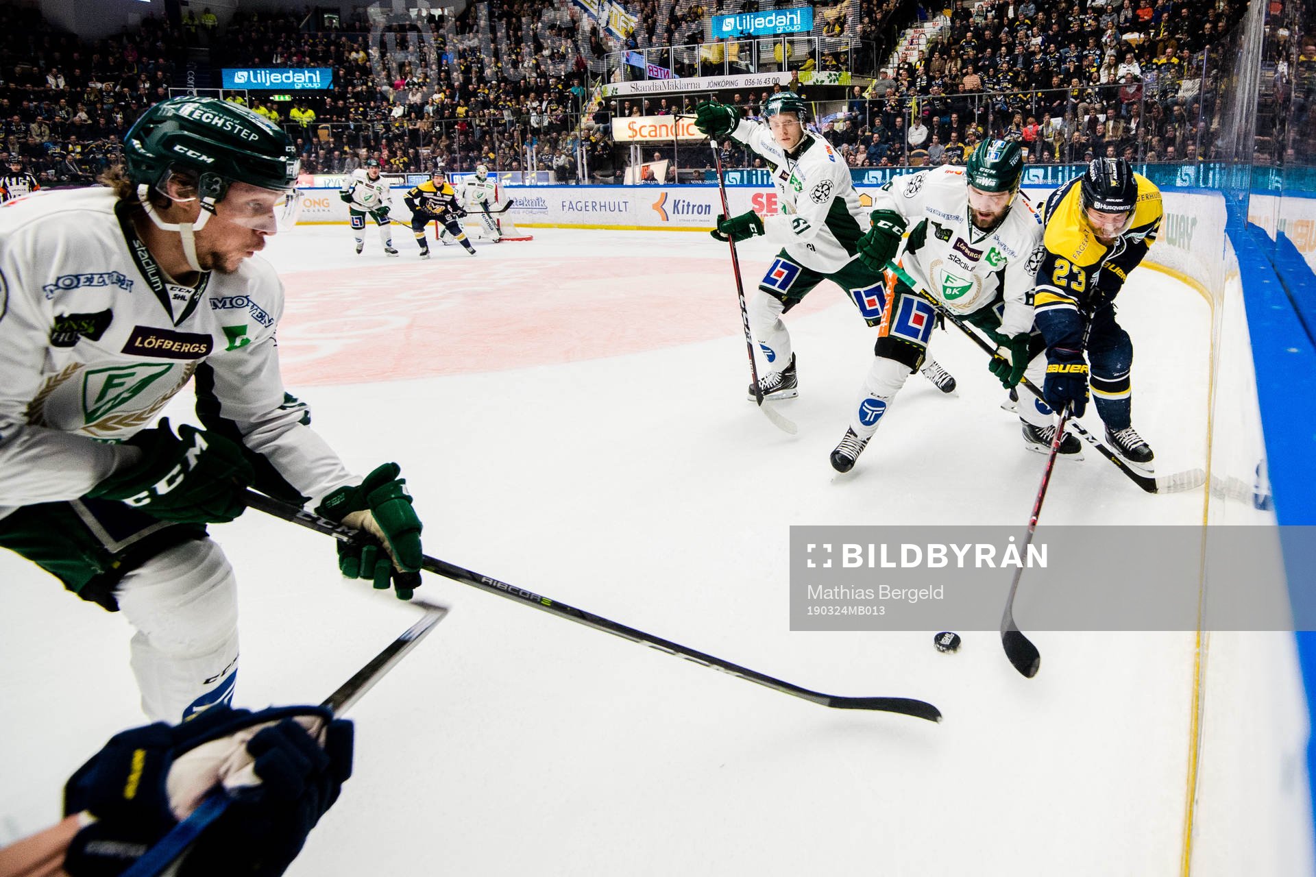 s Robin Figren i kamp om pucken