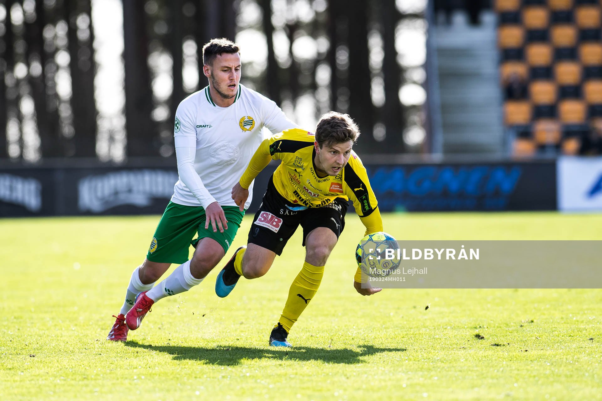 Hammarbys Jeppe Andersen  och Mjällbys Joel Nilsson