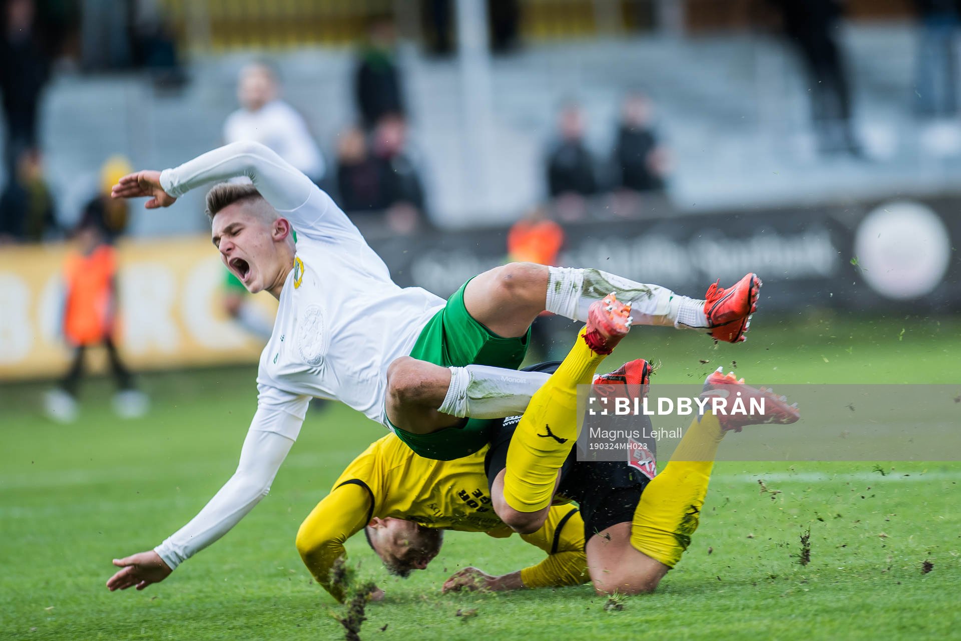 Hammarbys Leo Bengtsson  och Mjällbys Adi Terzic