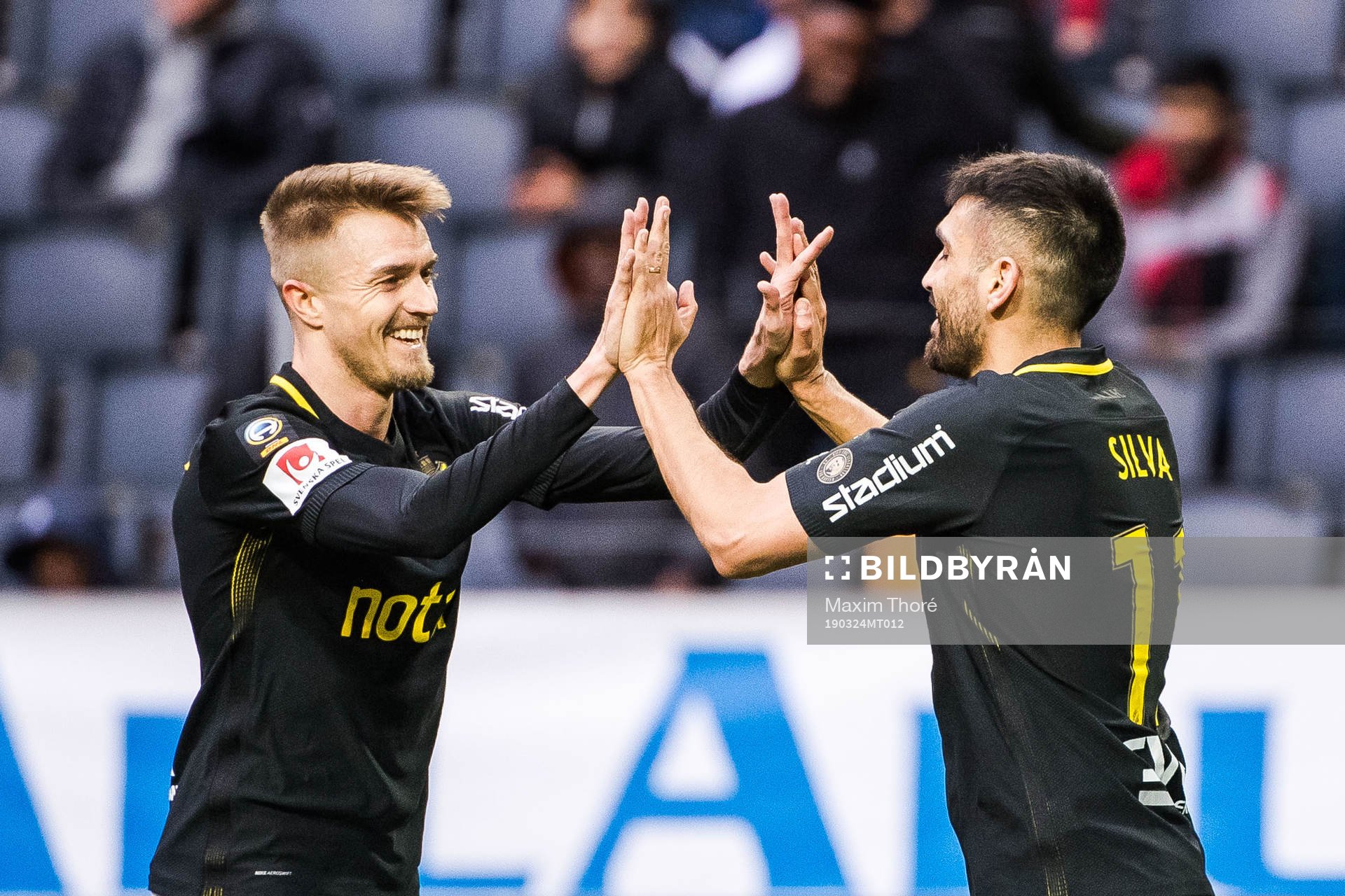 s Rasmus Lindkvist och Stefan Silva jublar