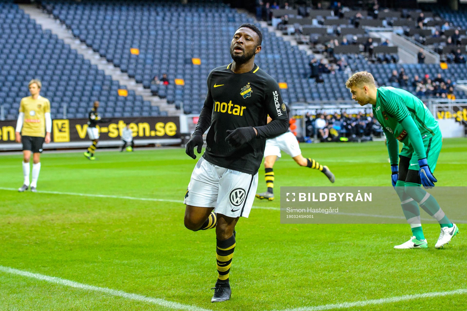 s Chinedu Ogbuke Obasi jublar