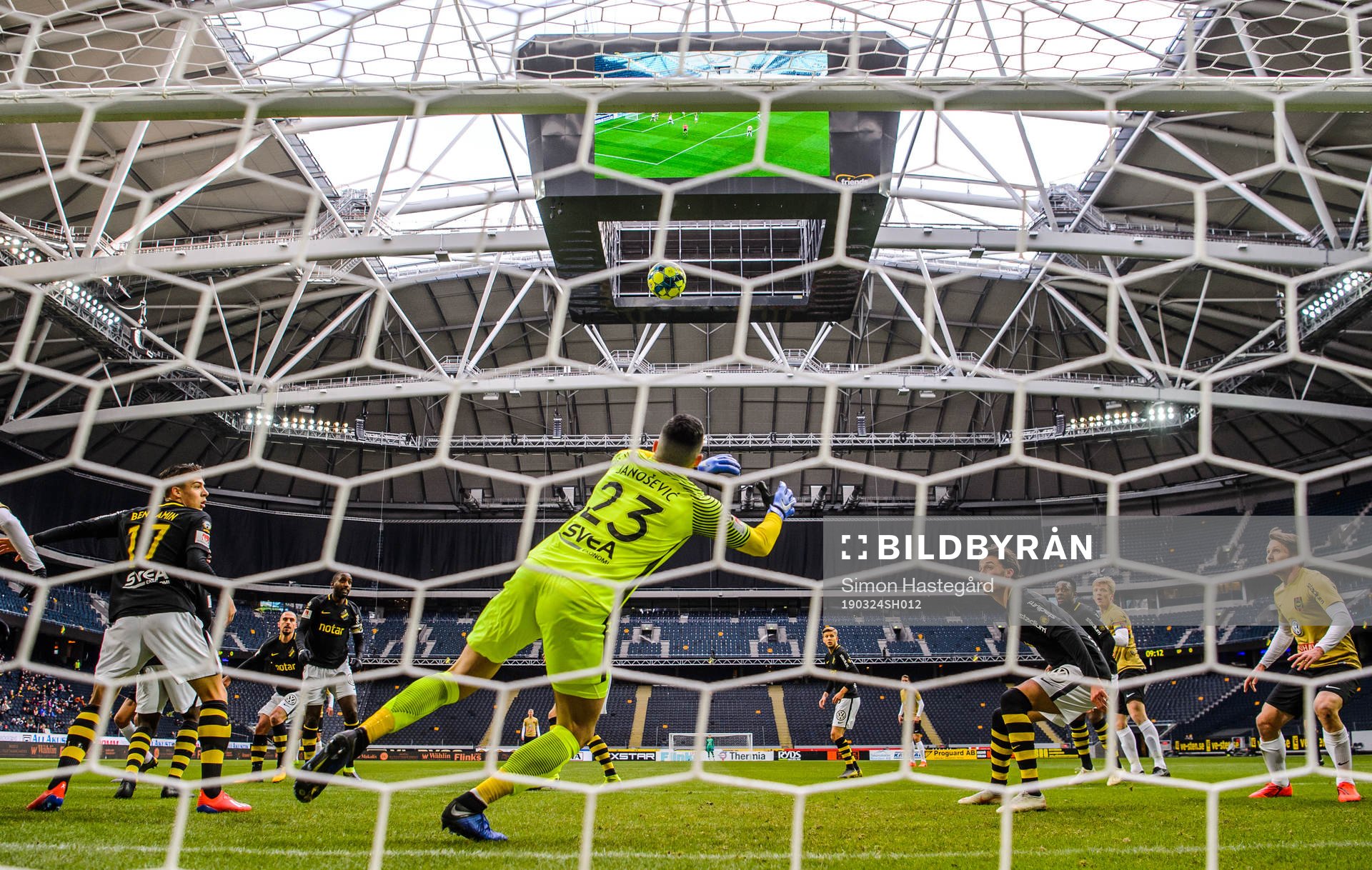 s målvakt Budimir Janosevic vid Brommapojkarnas 0-1 mål
