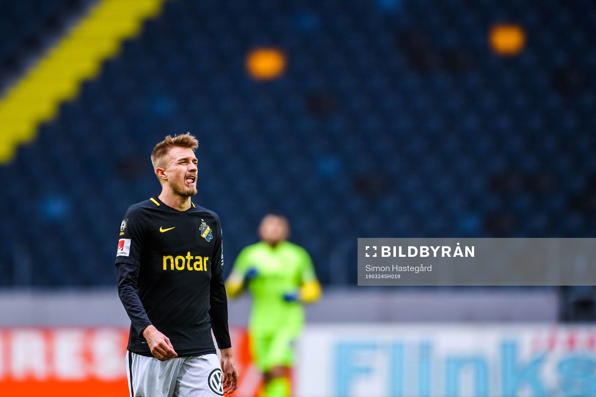 s Rasmus Lindkvist deppar