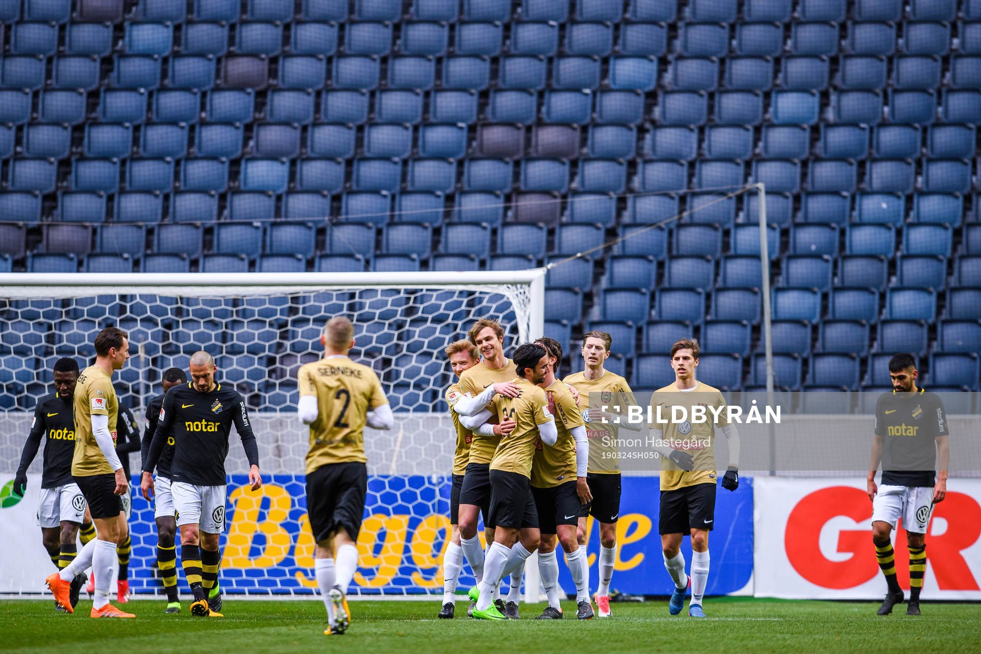 Brommapojkarnas spelare jublar