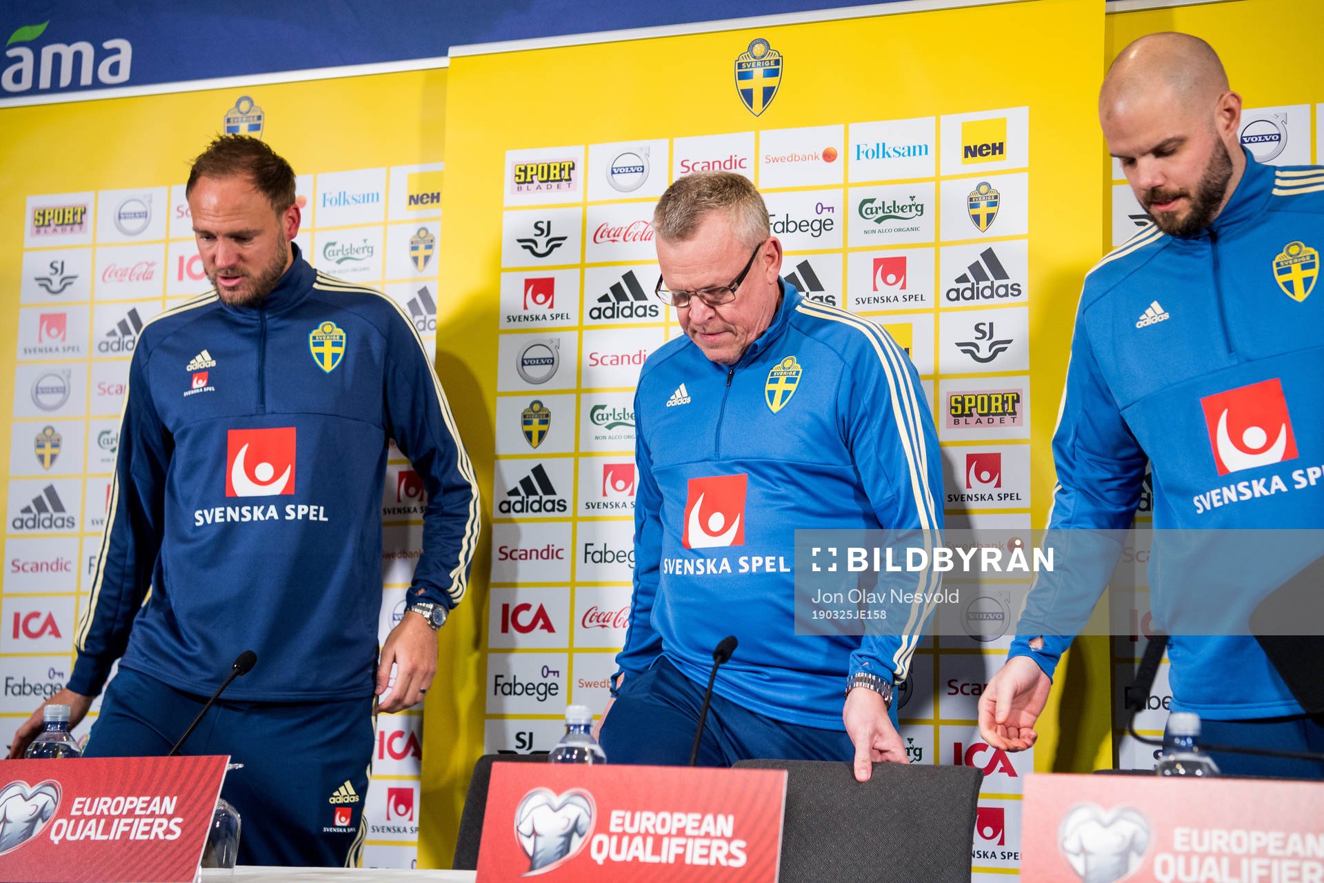 Andreas Granqvist and head coach Janne Andersson of the