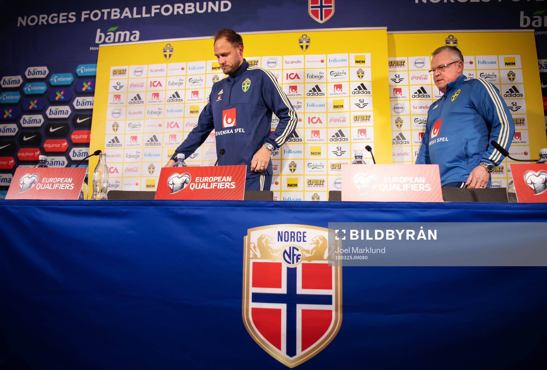 Andreas Granqvist and head coach Janne Andersson of the