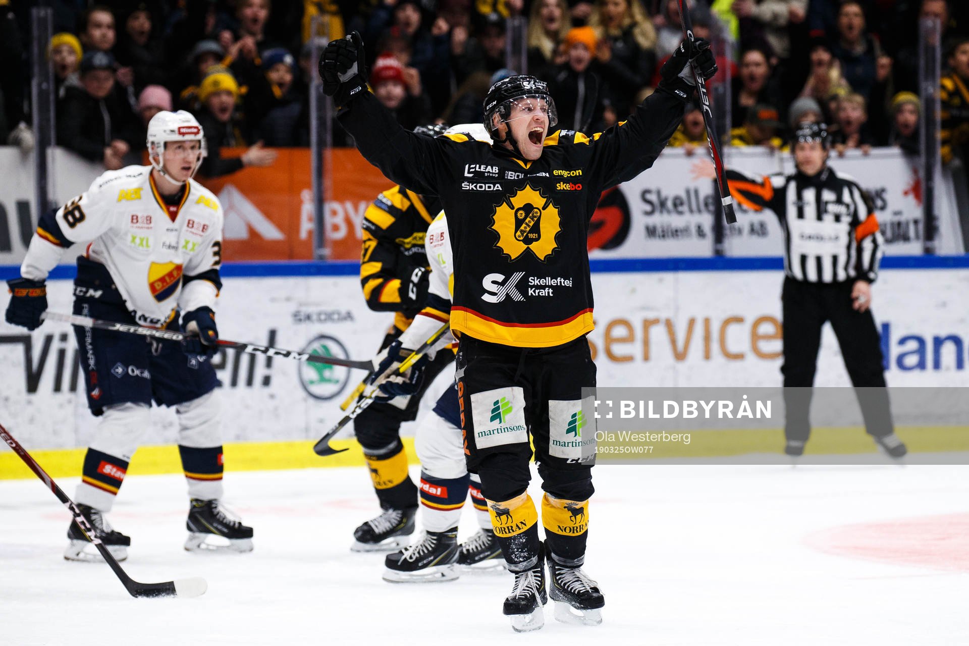 Skellefteås Mathis Olimb jublar