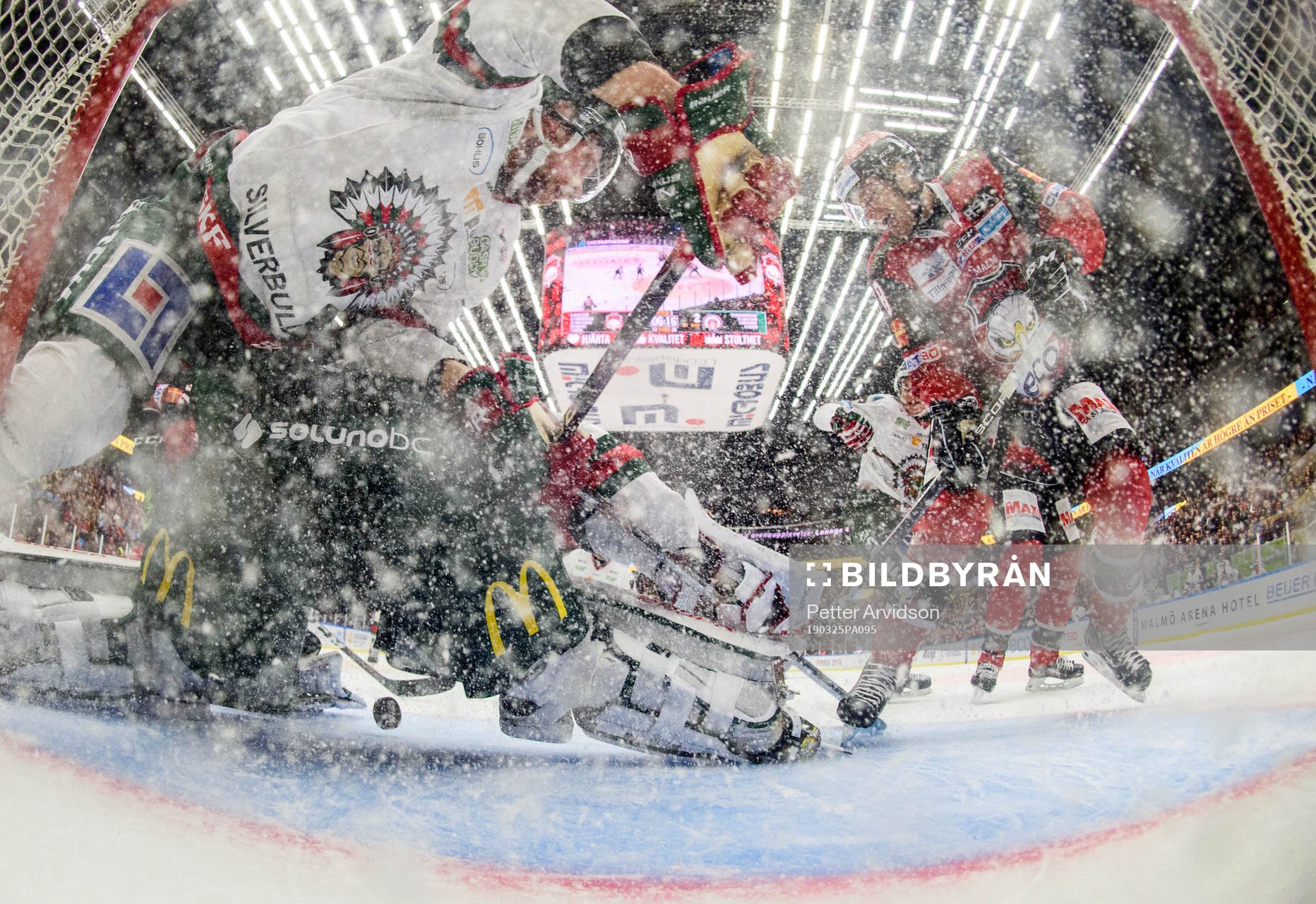 Malmö Redhawks Johan Olofsson oroar mot Frölundas Simon