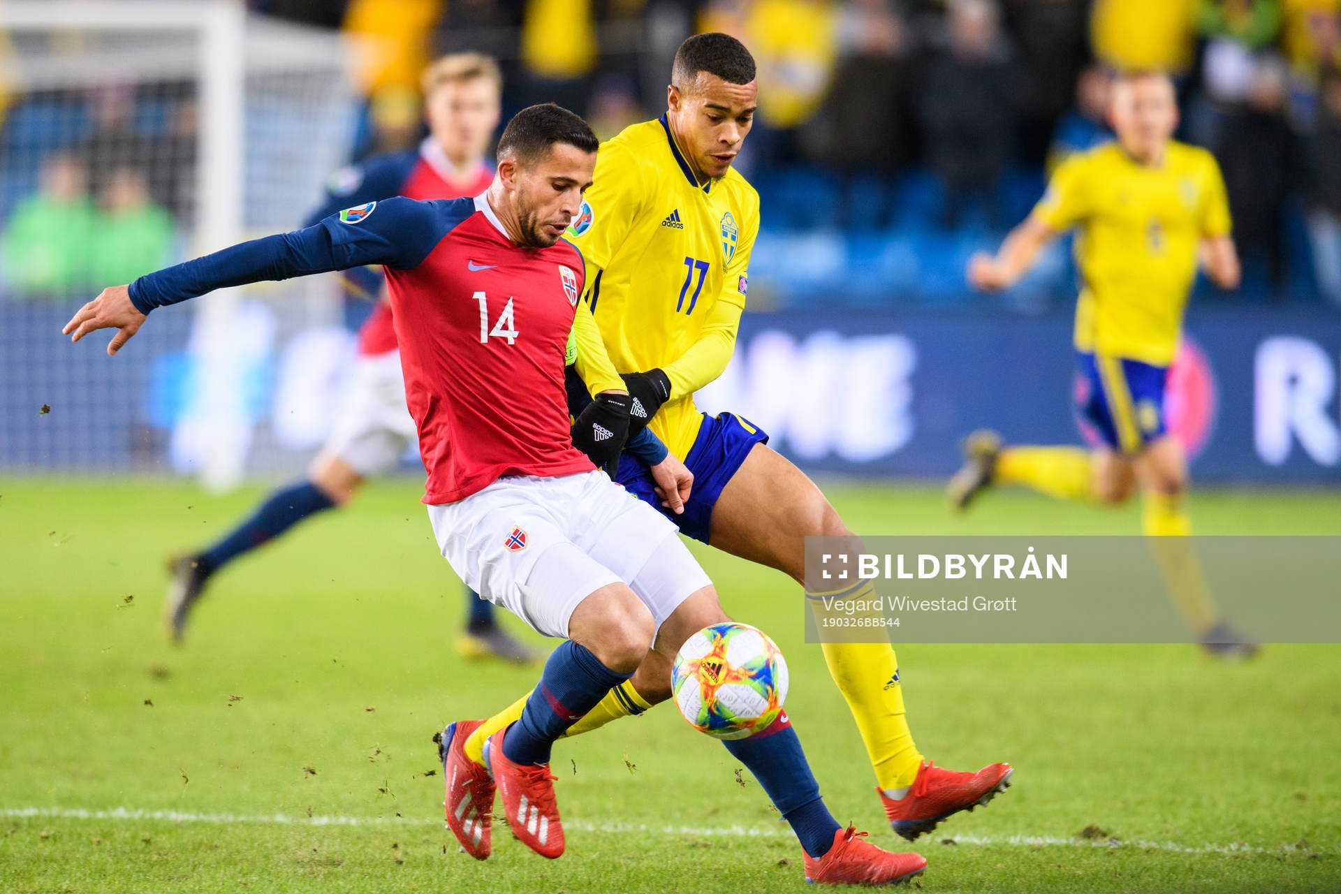 Omar Elabdellaoui of Norway and Robin Quaison of Sweden