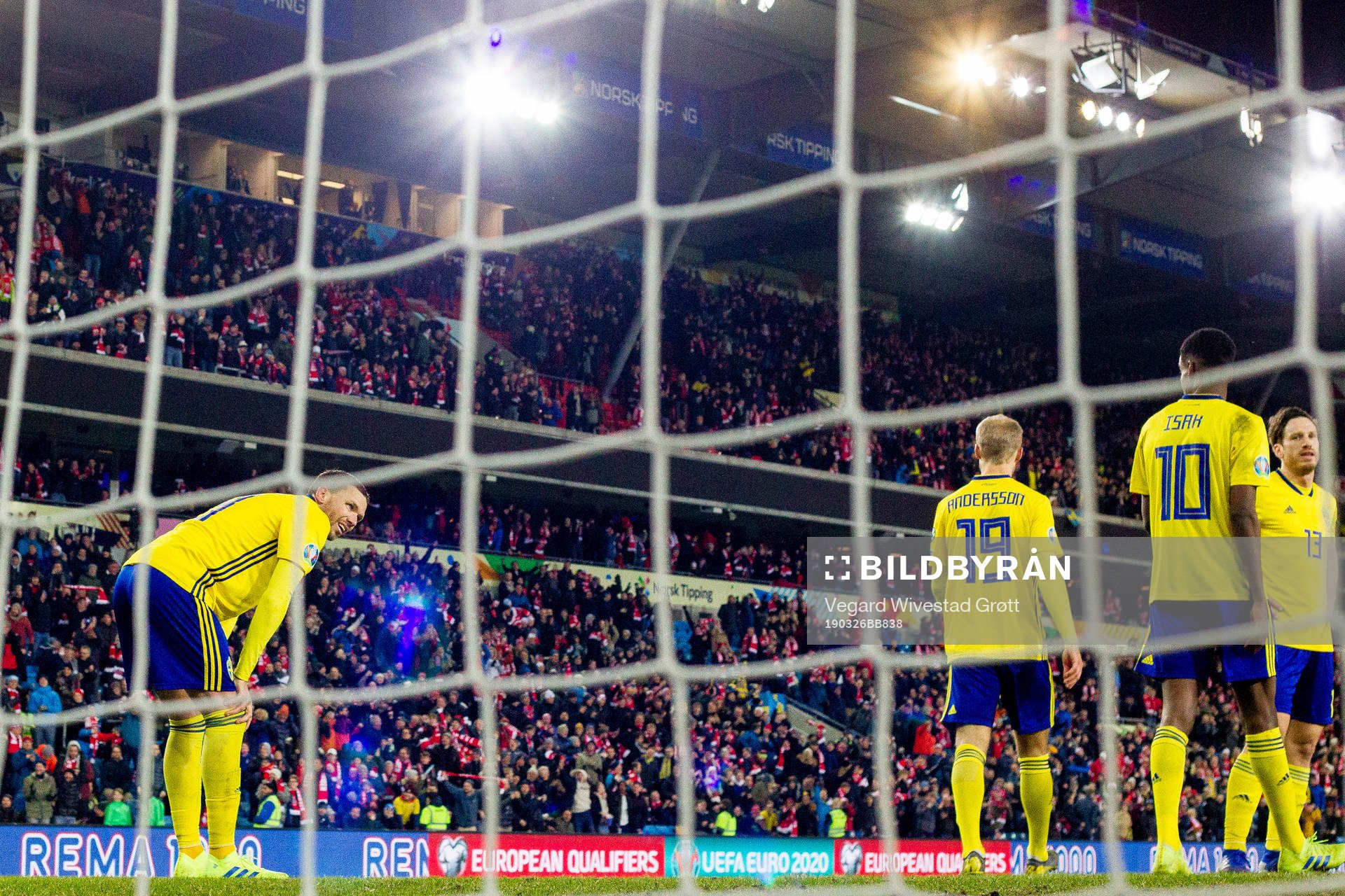Marcus Berg of Sweden look dejected