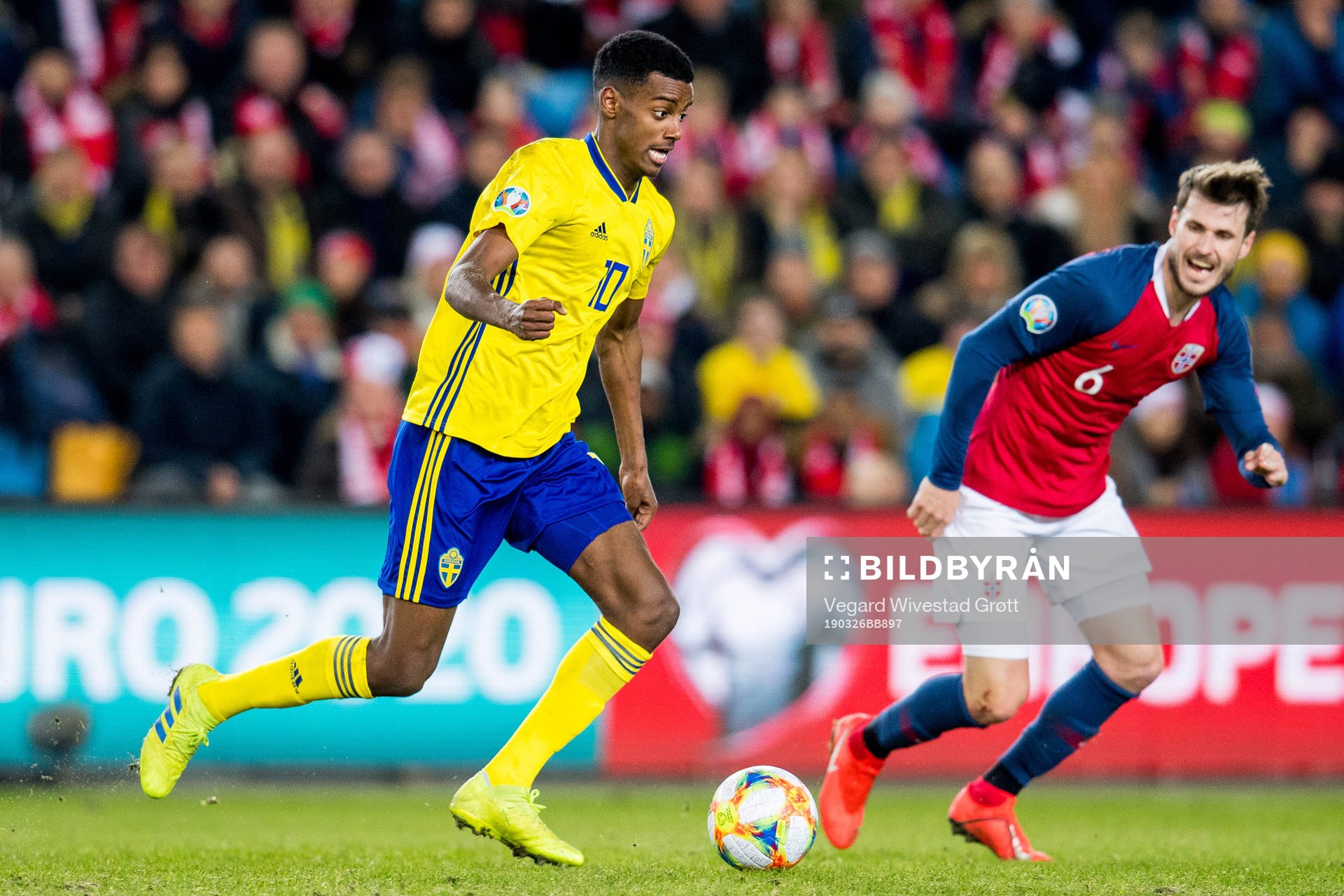 Alexander Isak of Sweden and Håvard Nordtveit of Norway