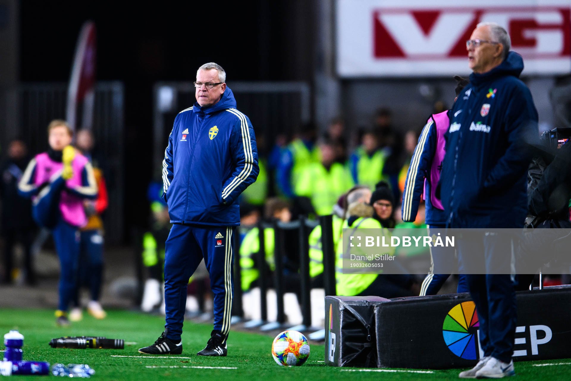 Head coach Janne Andersson of Sweden and Lars Lagerbäck,