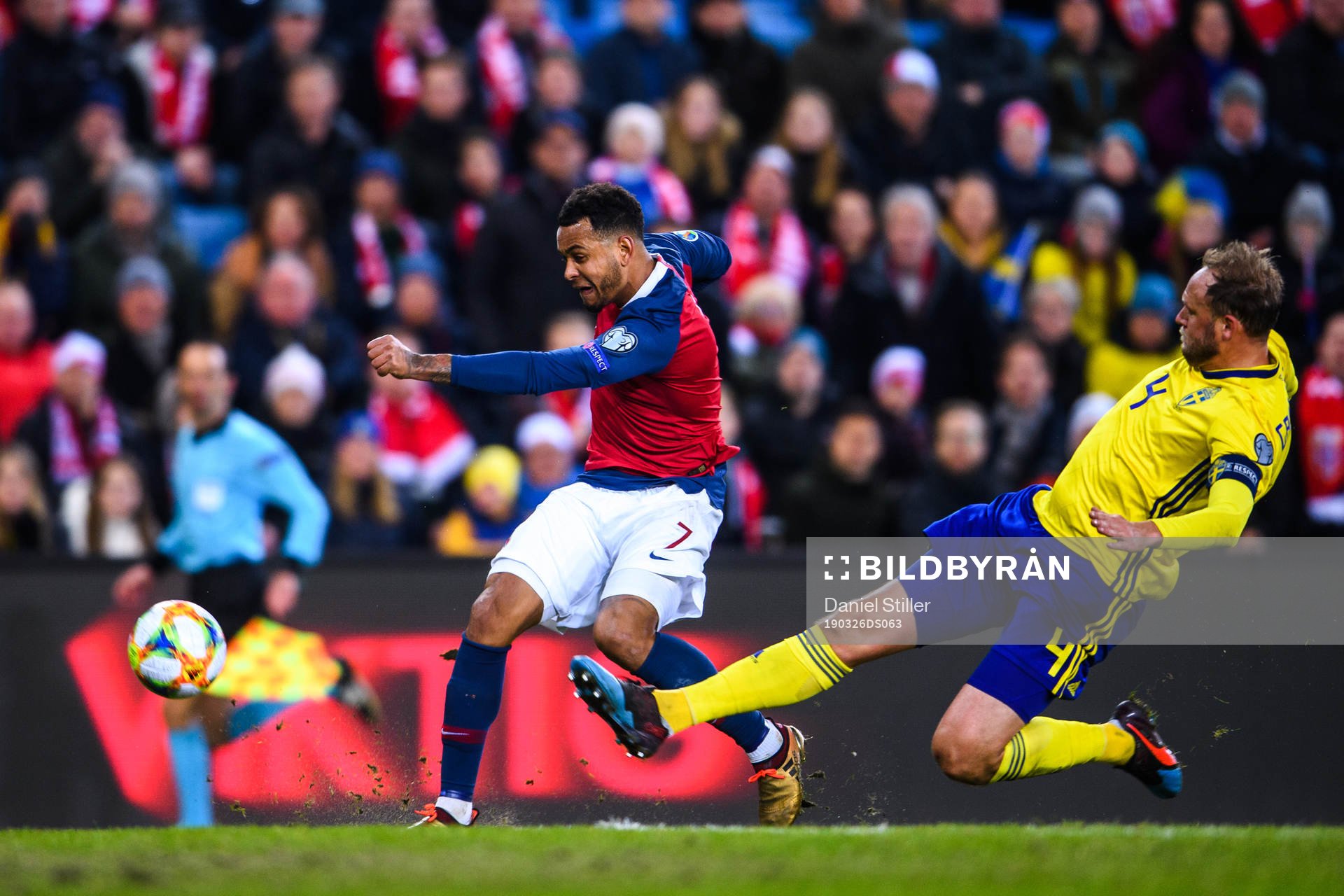Joshua King of Norway and Andreas Granqvist of Sweden