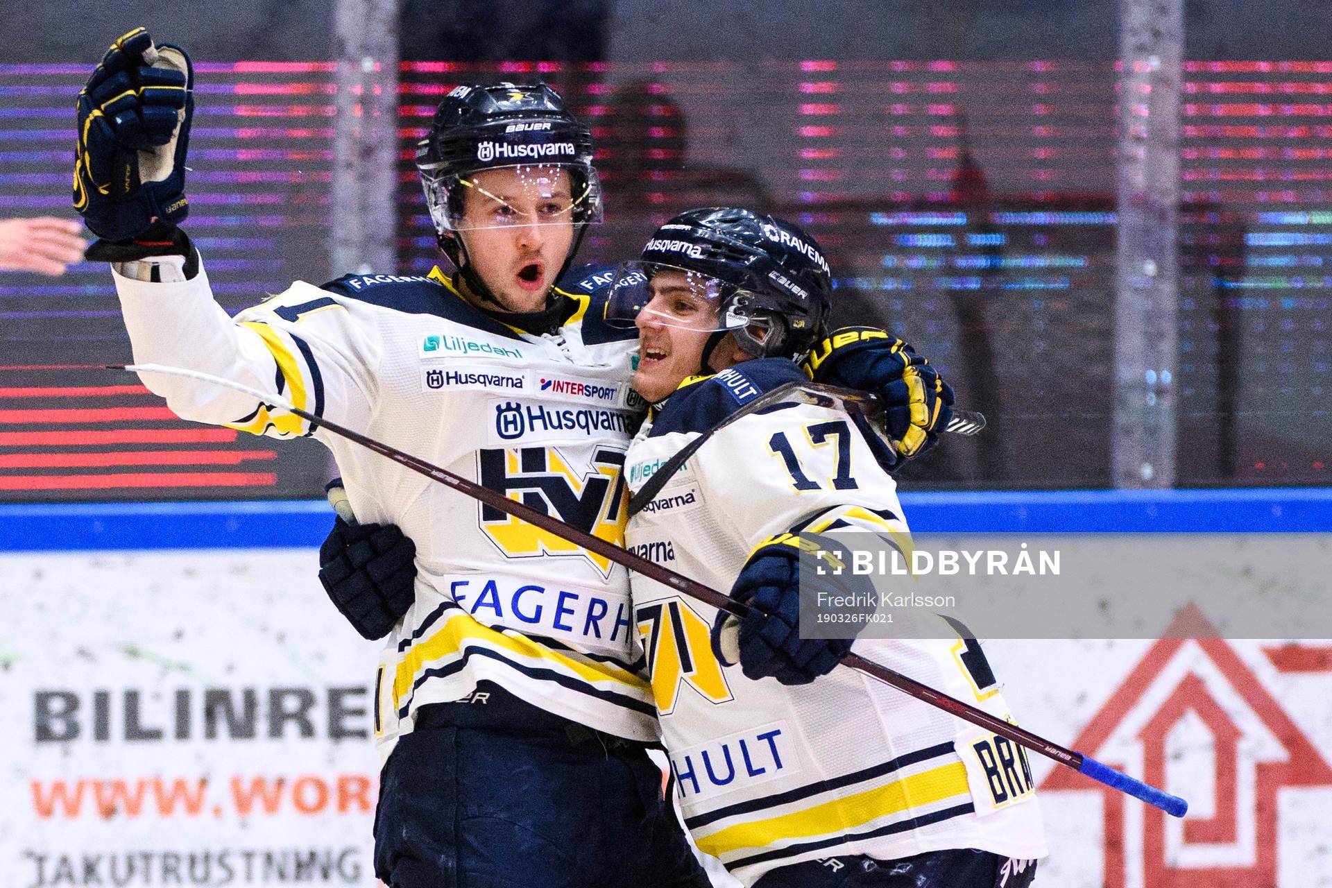 s Christoffer Törngren och Isac Brännström jublar
