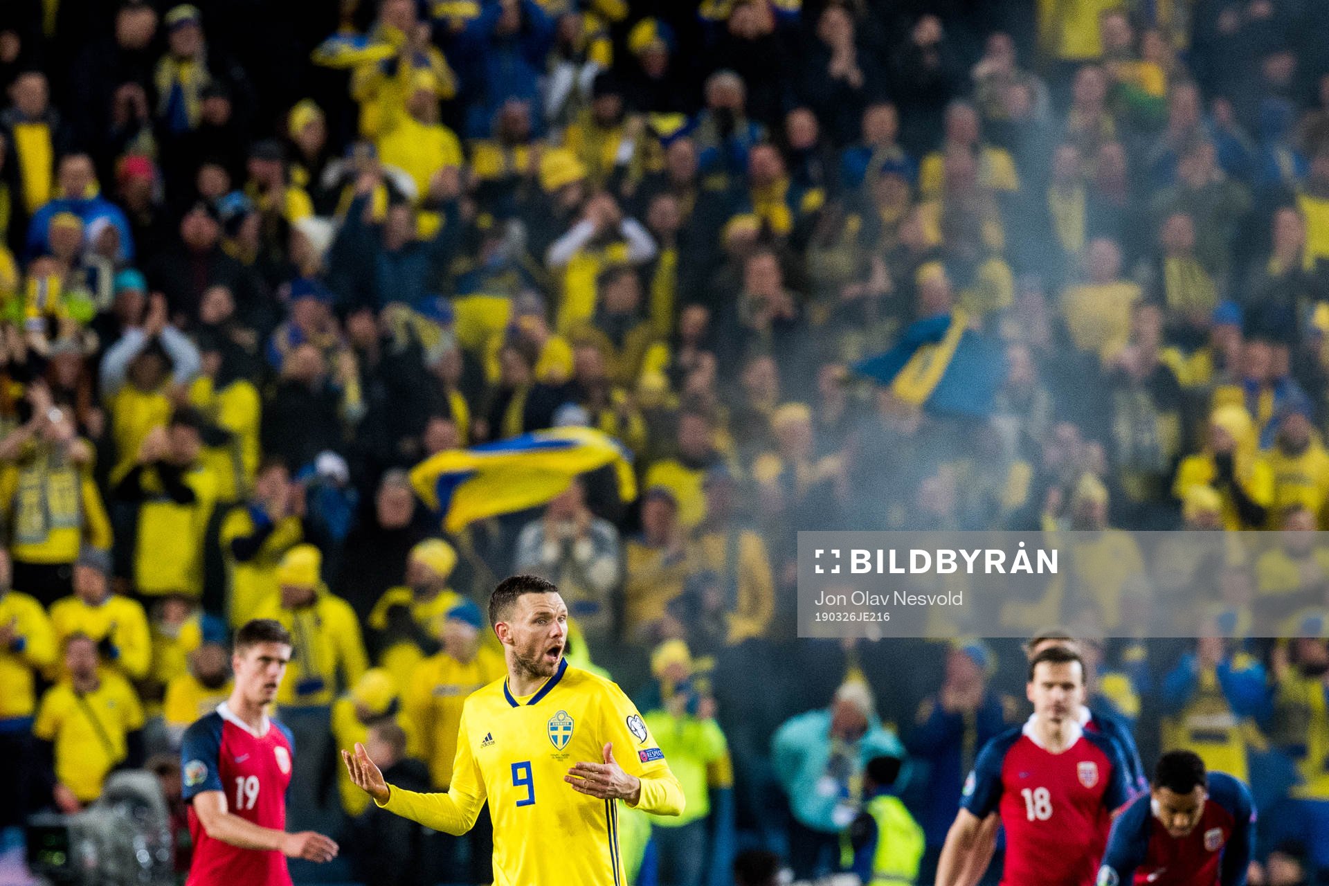 Markus Henriksen of Norway, Marcus Berg of Sweden and Ole Kristian Selnæs of Norway during the UEFA Euro qualifier football match between Norway and Sweden on March 26, 2019 in Oslo.