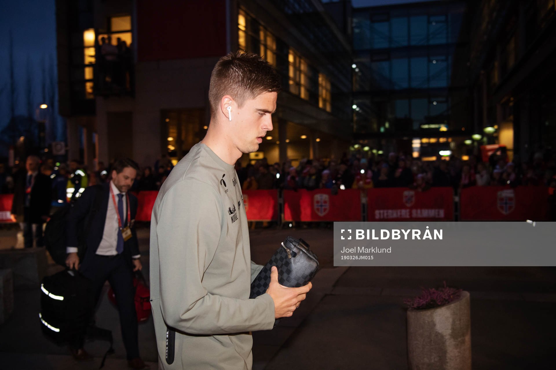 Markus Henriksen of Norway arrives to the arena