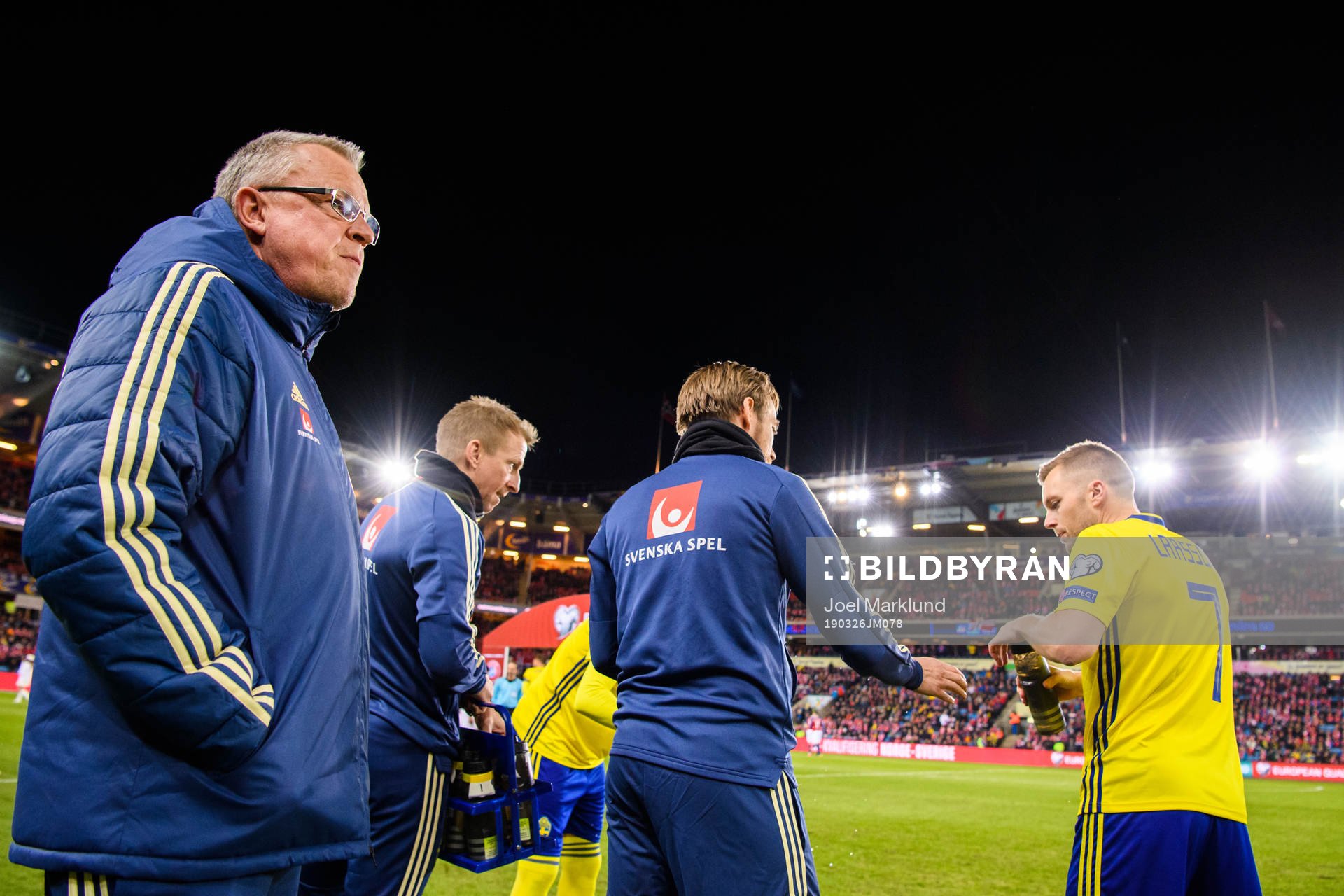 Head coach Janne Andersson and Sebastian Larsson of Sweden
