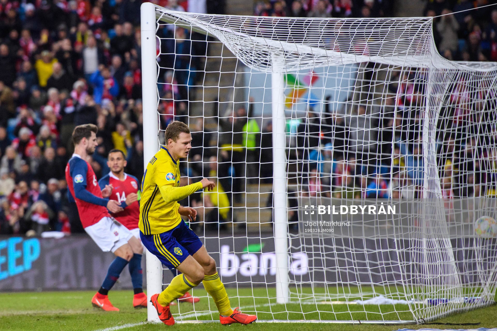 Viktor Claesson of Sweden scores the 2-1 goal