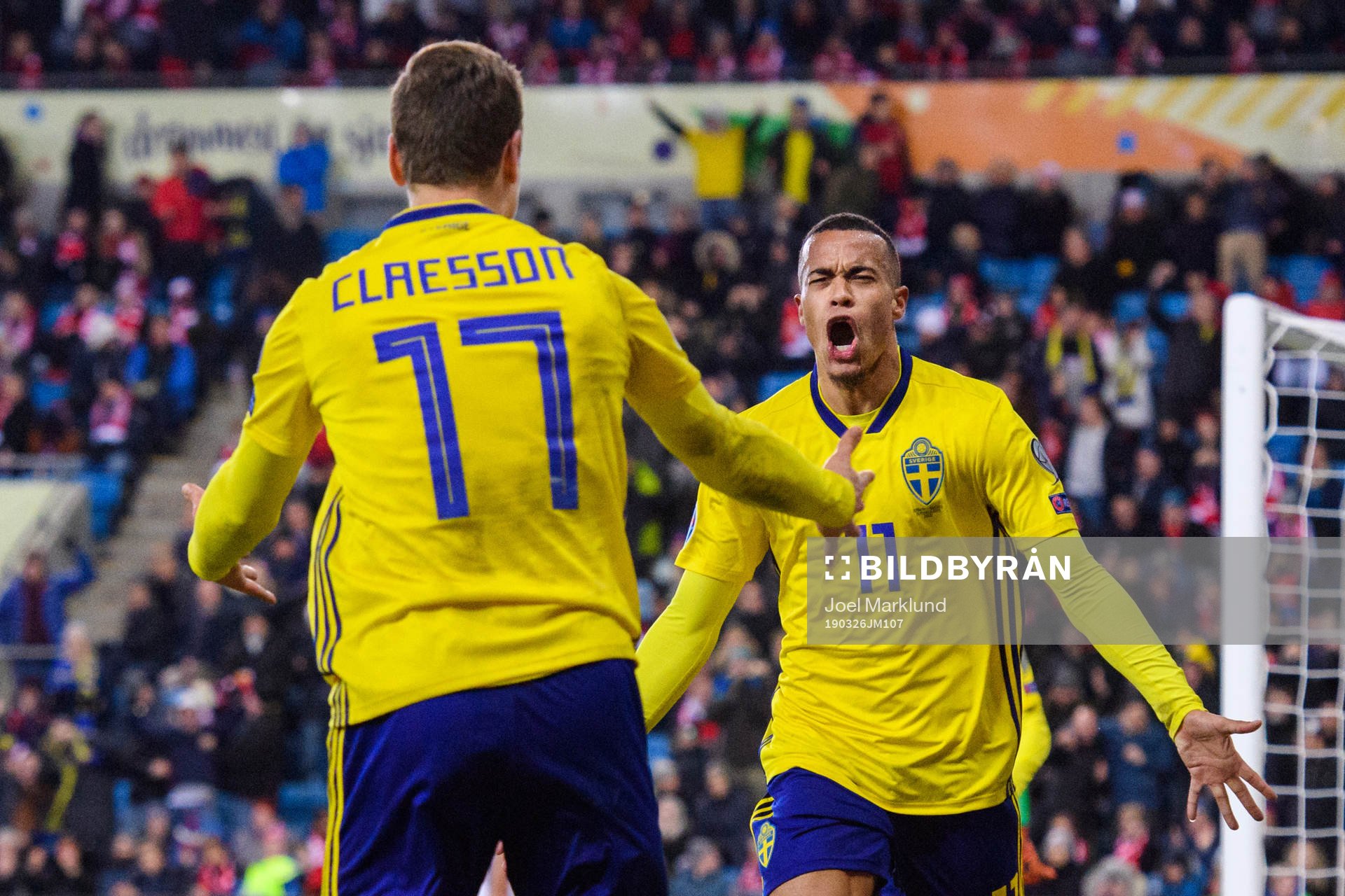 Robin Quaison of Sweden celebrates with Viktor Claesson