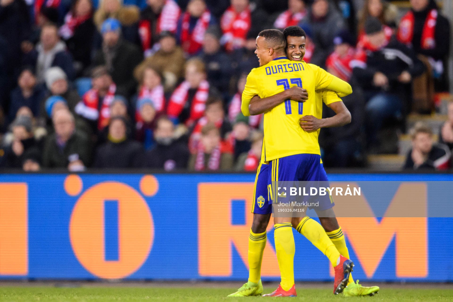 Robin Quaison celebrates with Alexander Isak of Sweden