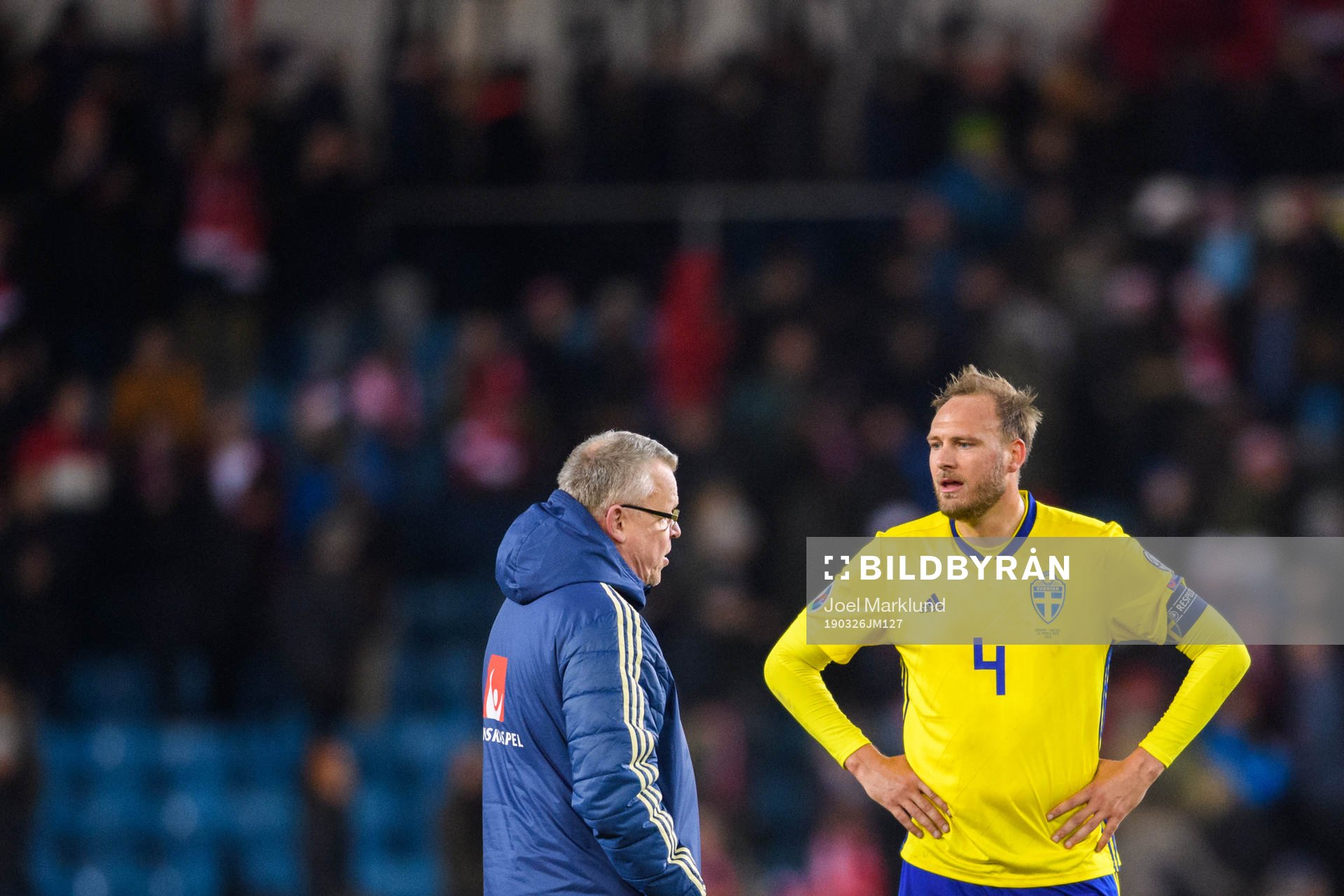 Head coach Janne Andersson and Andreas Granqvist of Sweden