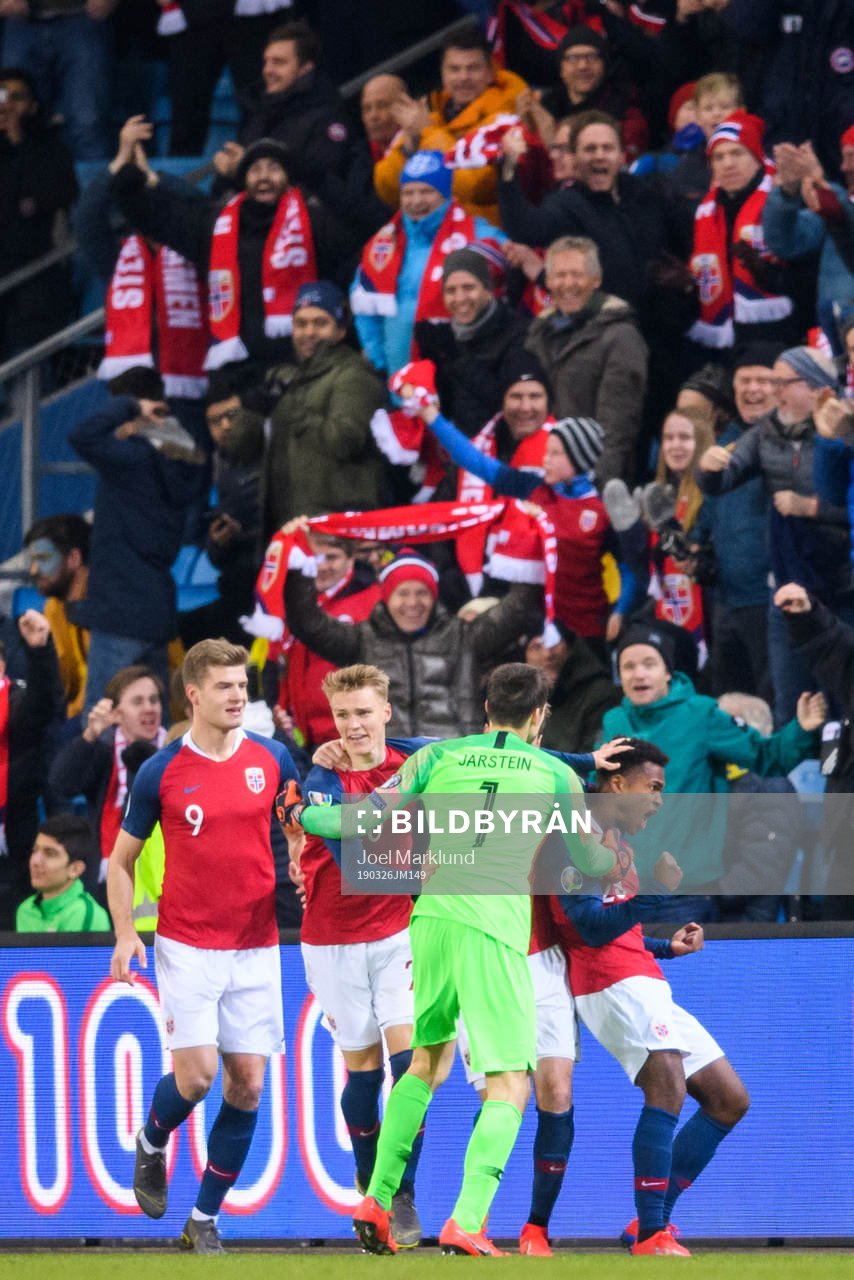 Ola Kamara of Norway celebrates with teammates