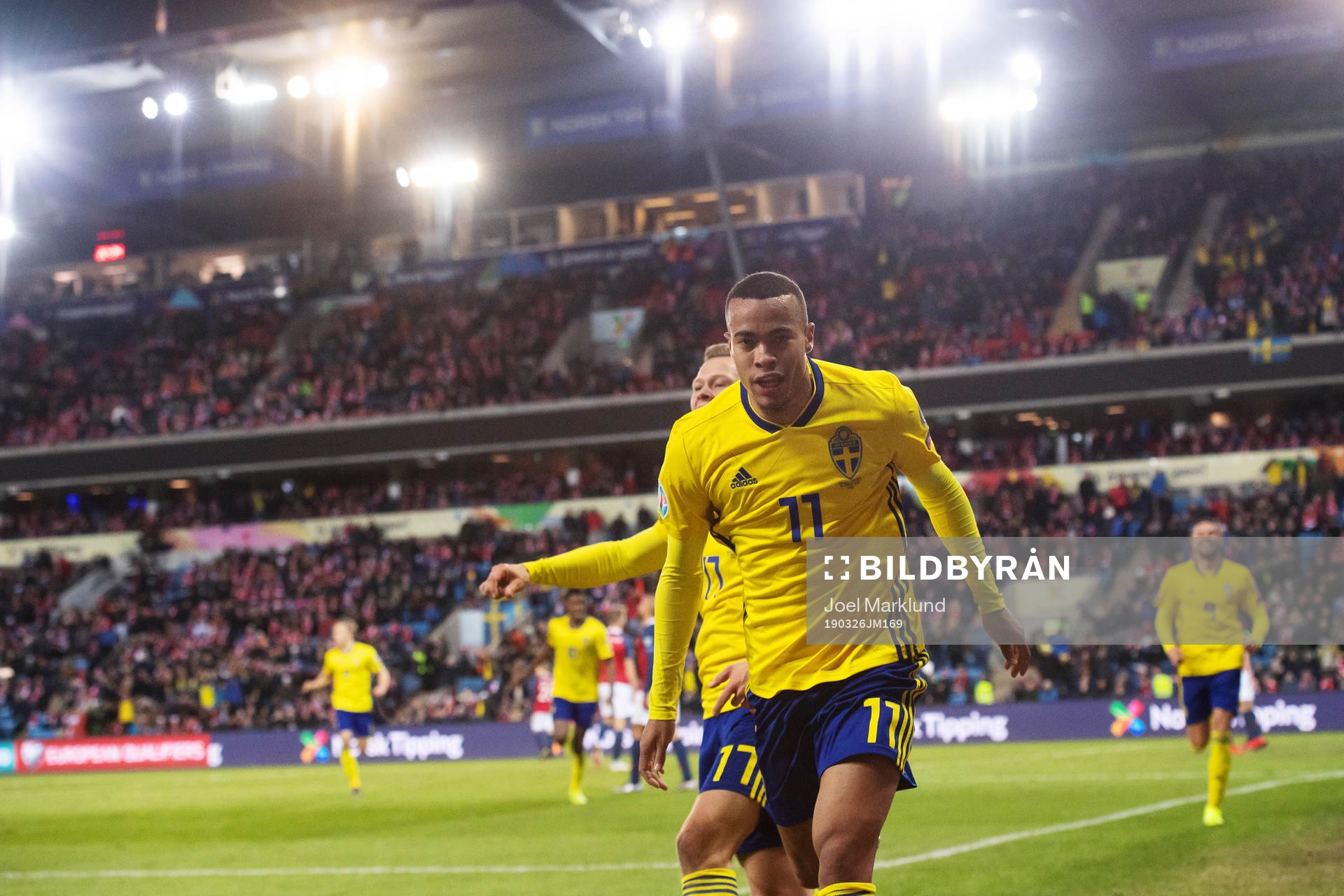 Robin Quaison of Sweden celebrates