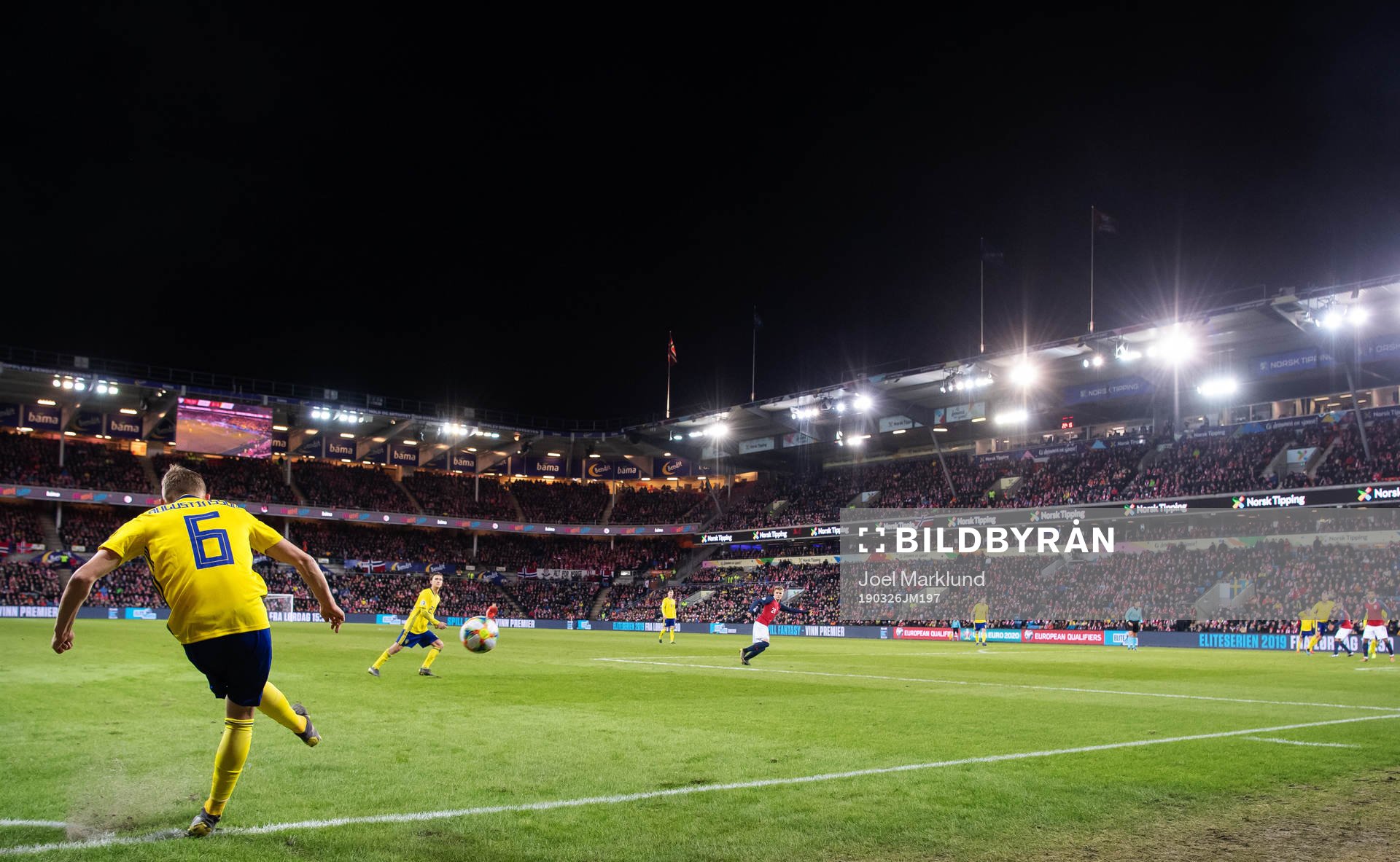 Ludwig Augustinsson of Sweden with a corner kick