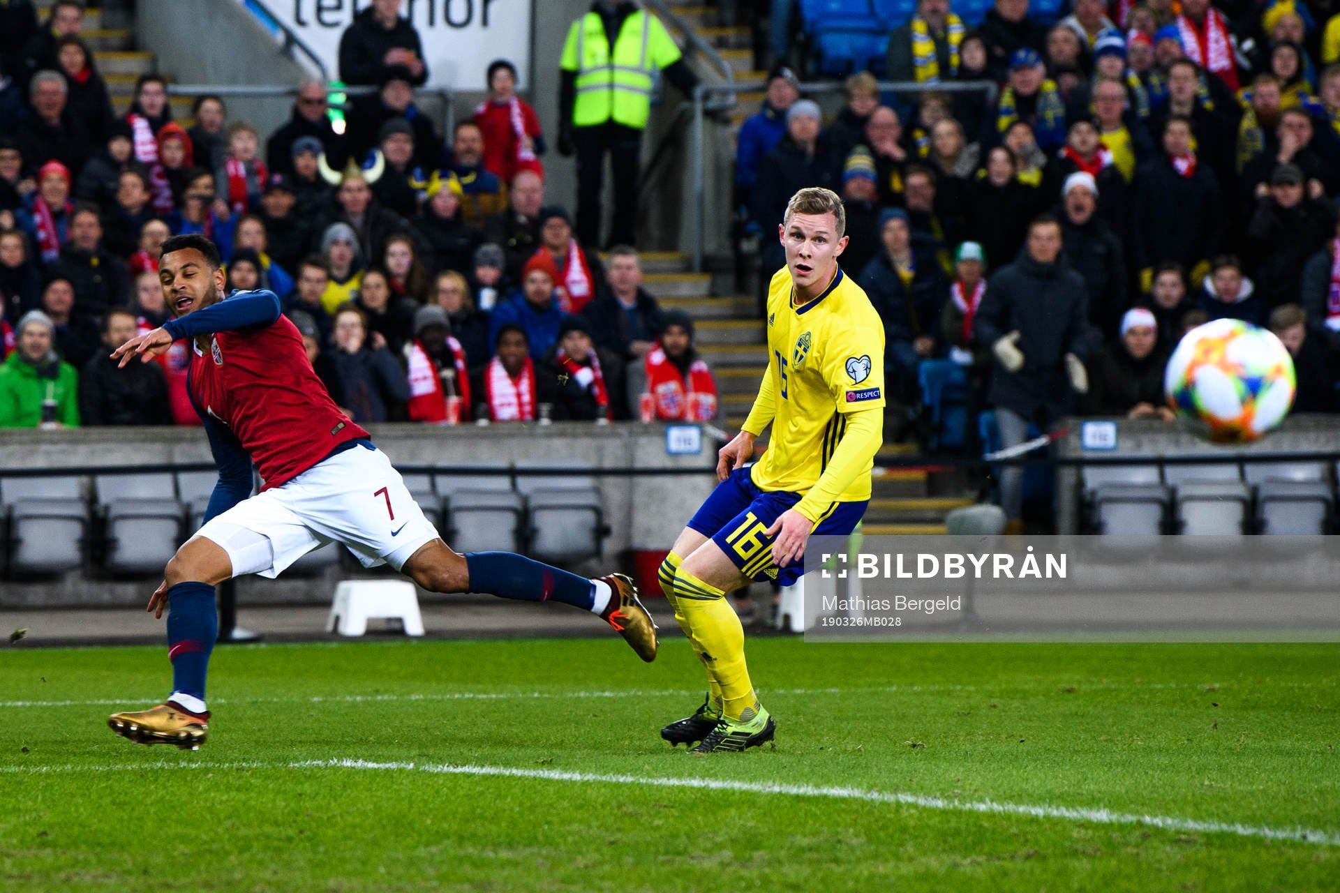 Joshua King of Norway and Emil Krafth of Sweden