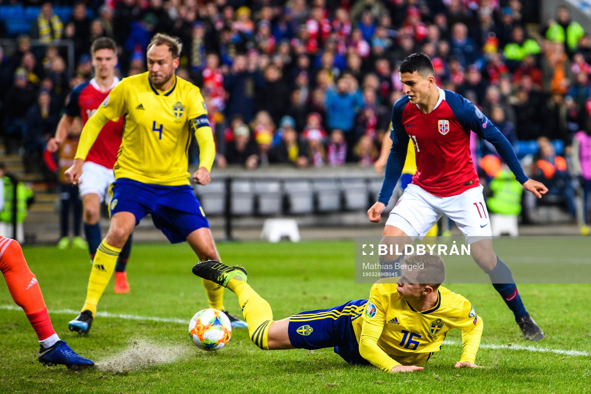 Andreas Granqvist and Emil Krafth of Sweden