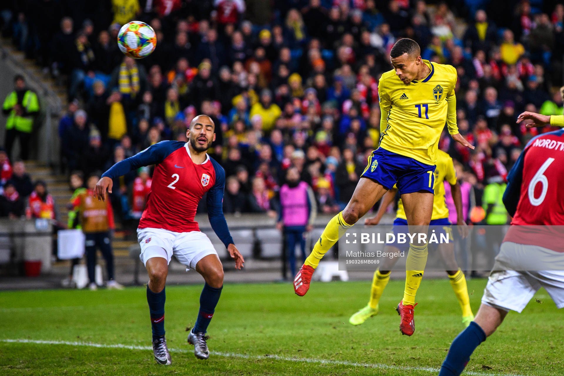 Haitam Aleesami of Norway and Robin Quaison of Sweden