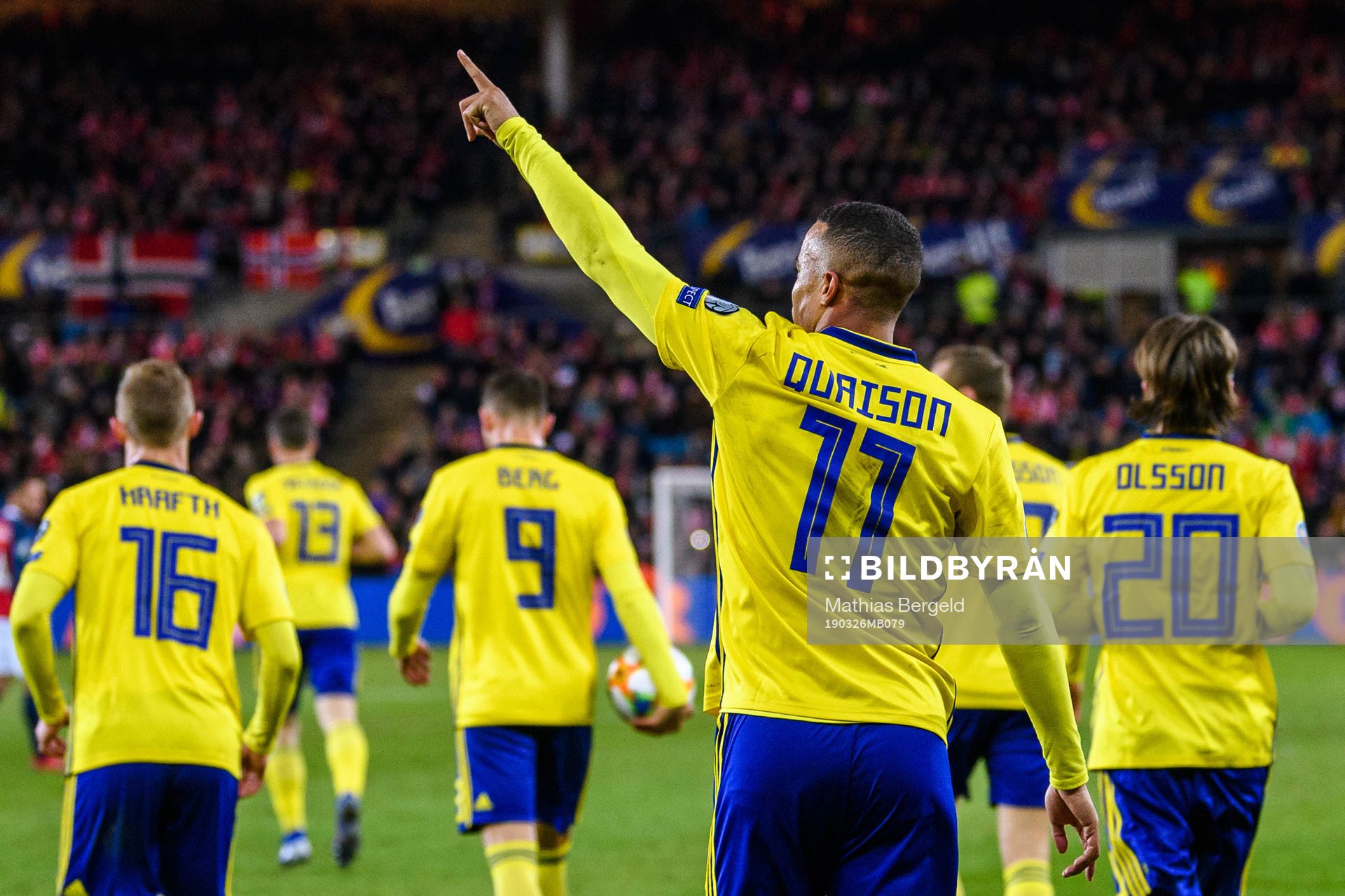 Robin Quaison of Sweden celebrates the 2-2 goal