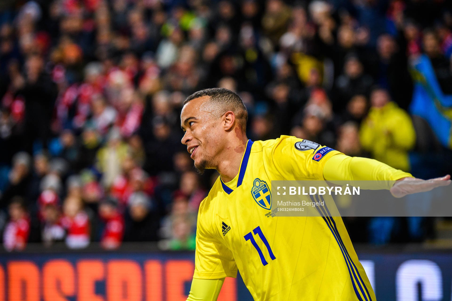 Robin Quaison of Sweden celebrates the 2-2 goal