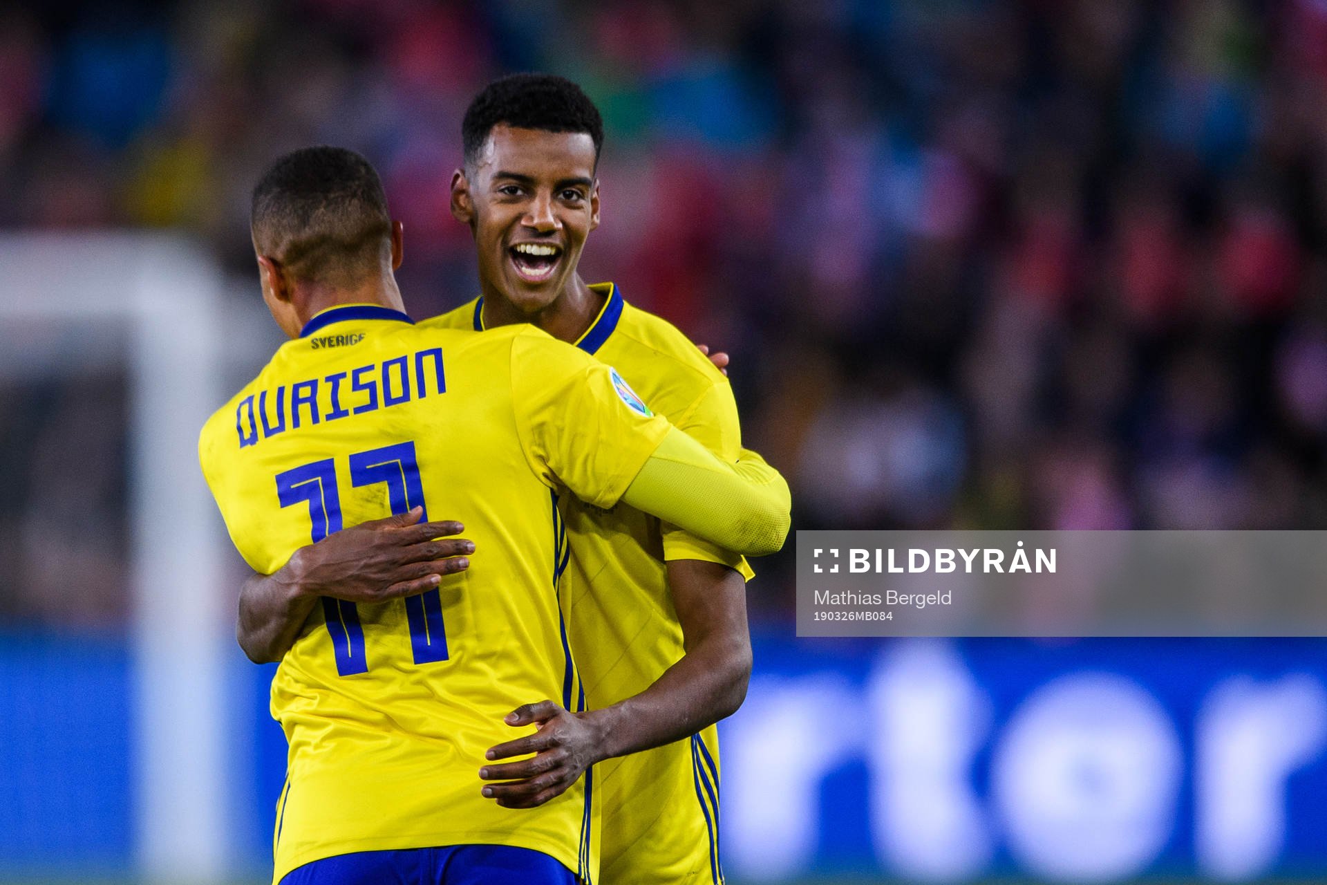 Robin Quaison of Sweden celebrates the 2-2 goal with