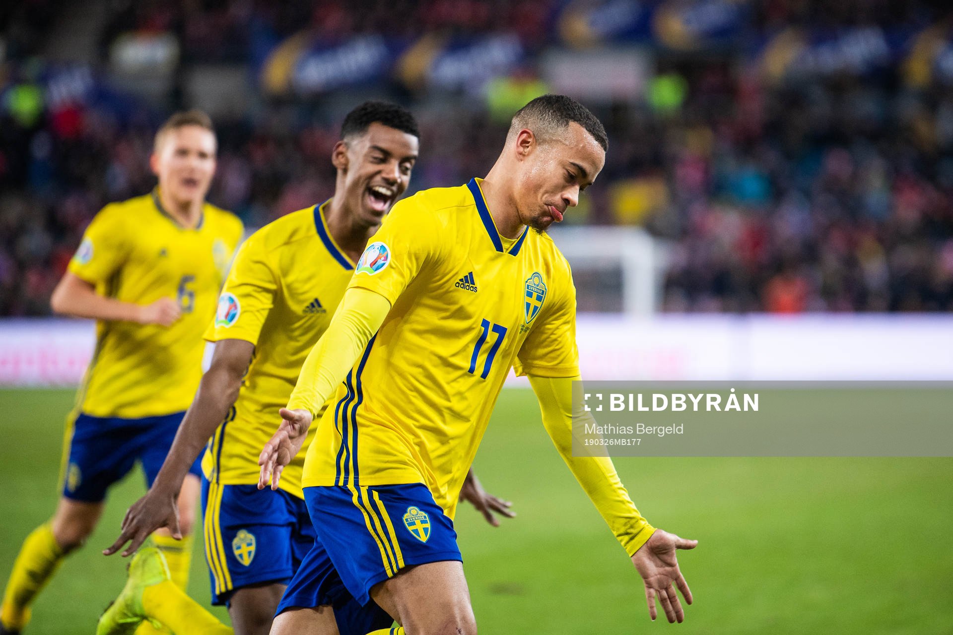 Robin Quaison of Sweden celebrates