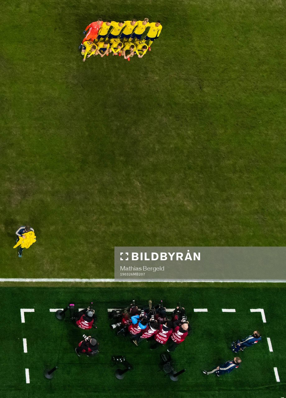 Players of Sweden pose for a team photo