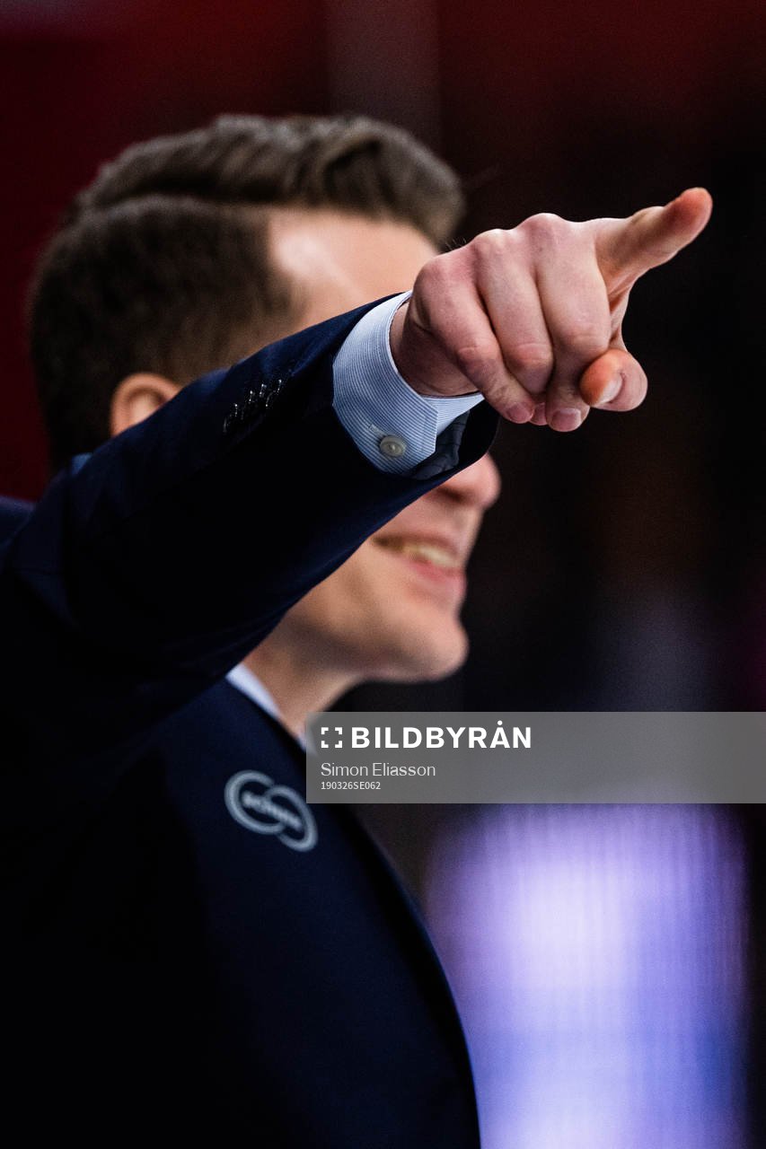 Växjös tränare Sam Hallam pekar