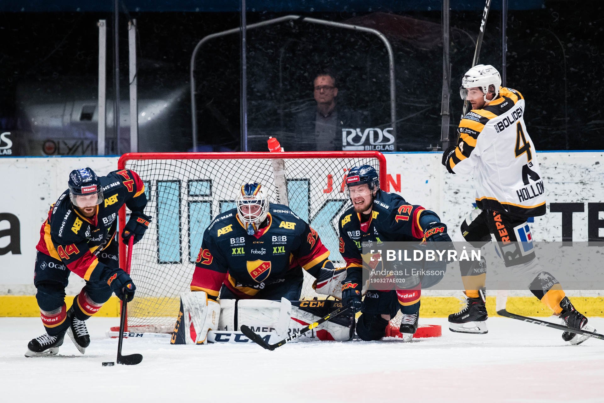 Djurgårdens Mattias Guter, målvakt Adam Reideborn,