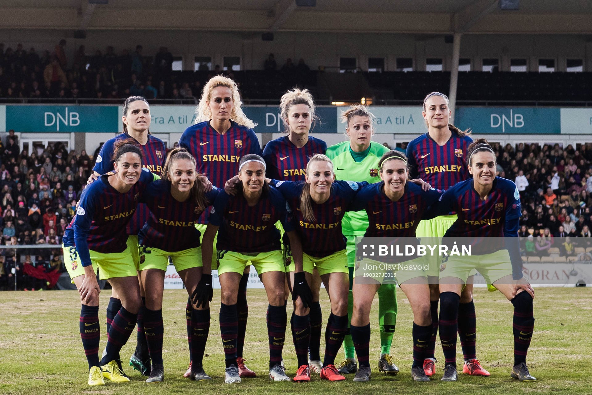 Players of Barcelona pose for a team group photo ahead of the UEFA Women's Champions League quarterfinal match between LSK Kvinner and Barcelona on March 27, 2019 in Lillestrøm.