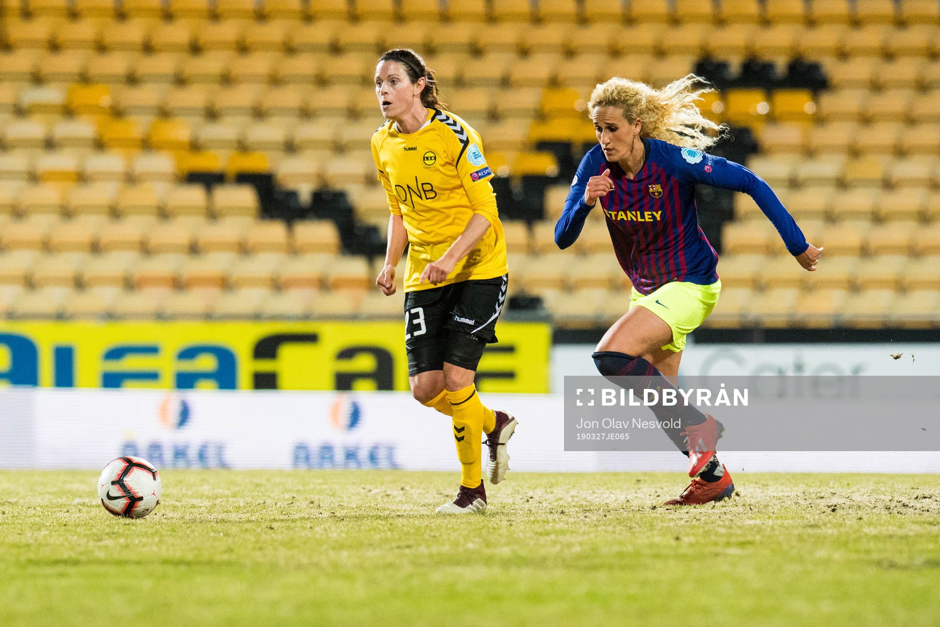 Isabell Bachor of LSK Kvinner and Kheira Hamraoui of