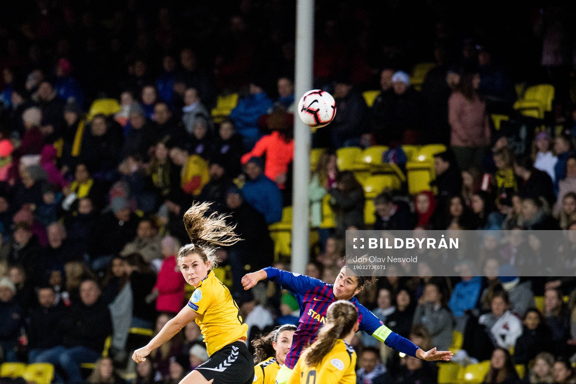 Emilie Bosshard Haavi of LSK Kvinner and Marta of Barcelona