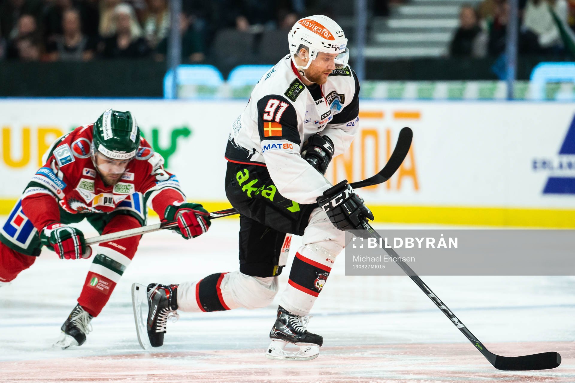 Frölundas Mats Rosseli Olsen och Malmö Redhawks Max Görtz