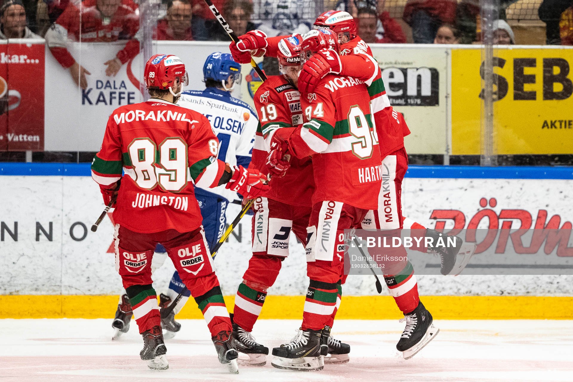 Moras spelarna jublar