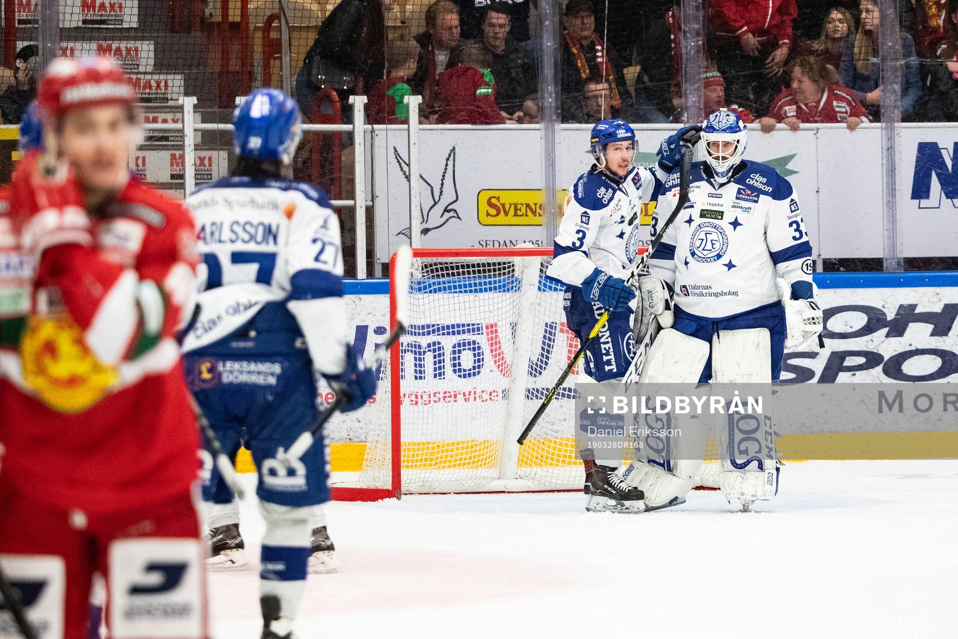 Leksands August Berg och målvakt Axel Brage jublar